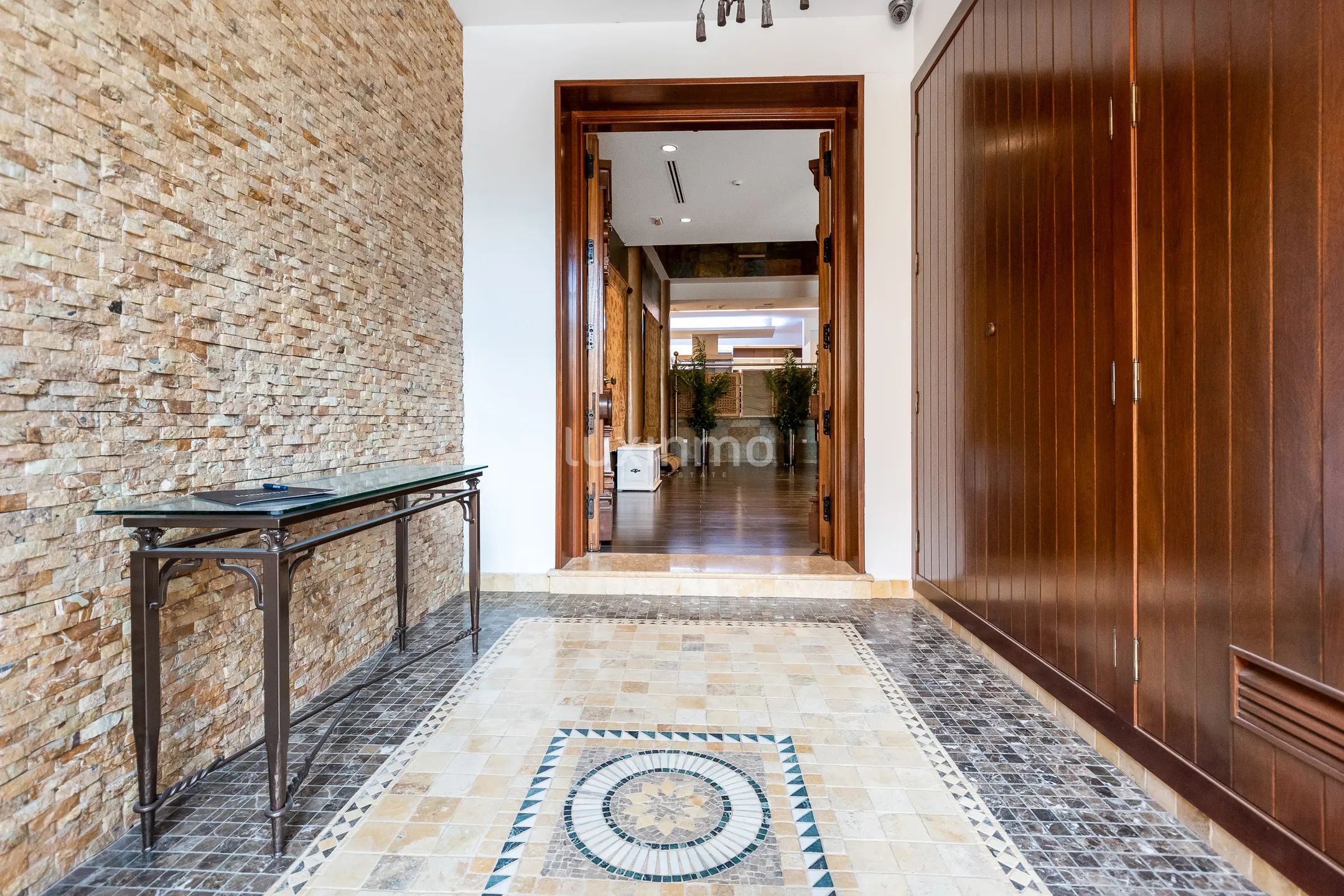 Luksusowy dom w zabudowie bliźniaczej w centrum Mutxamel z oszałamiającymi funkcjami — photo 15