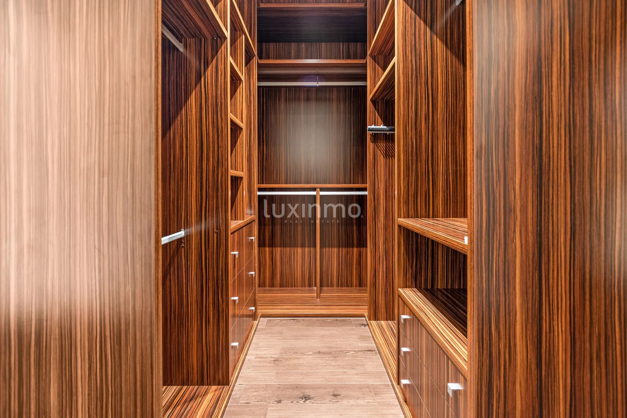 Luxuriöse Doppelhaushälfte in Mutxamel Centre mit atemberaubender Ausstattung — photo 22