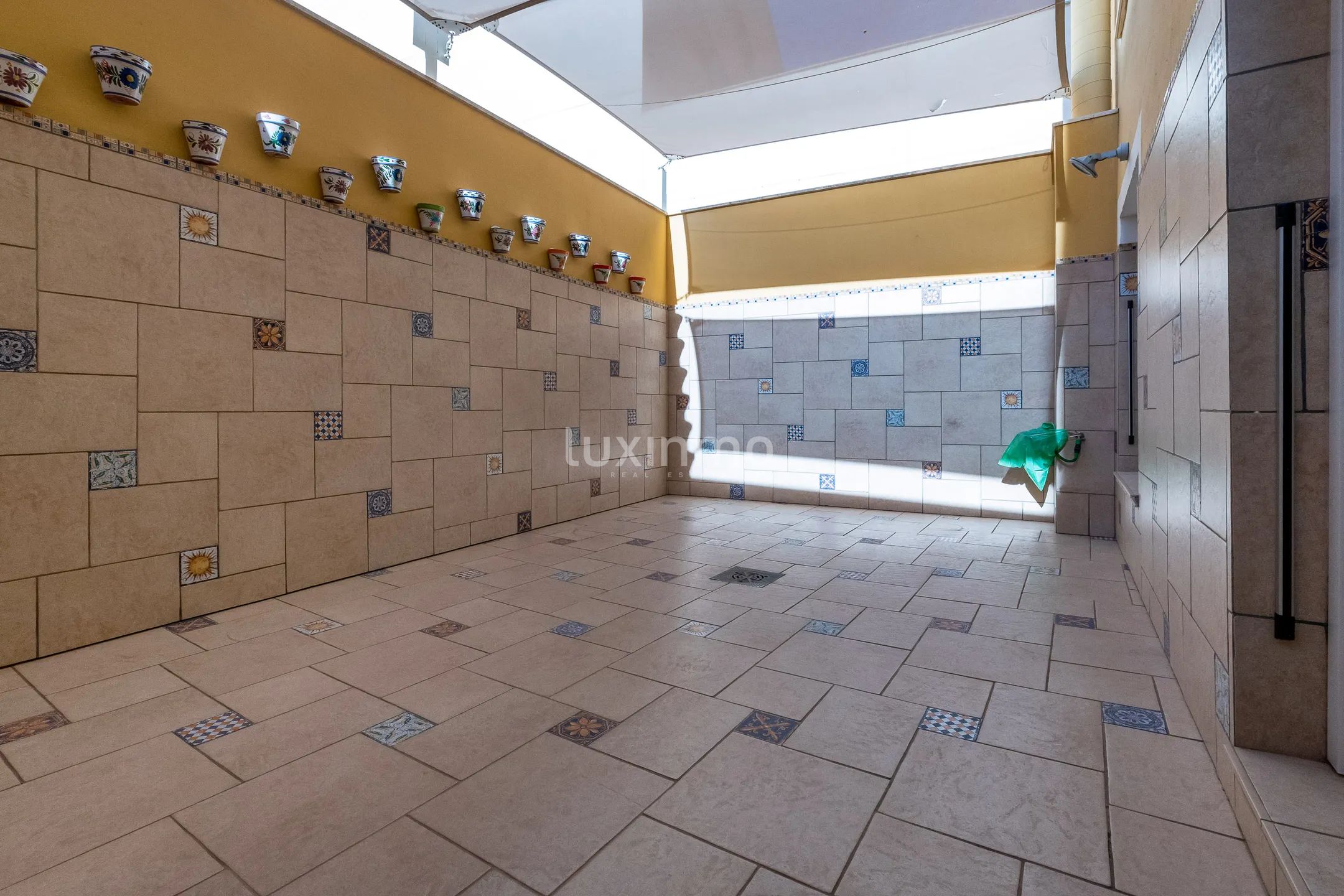 Luksusowy dom w zabudowie bliźniaczej w centrum Mutxamel z oszałamiającymi funkcjami — photo 44