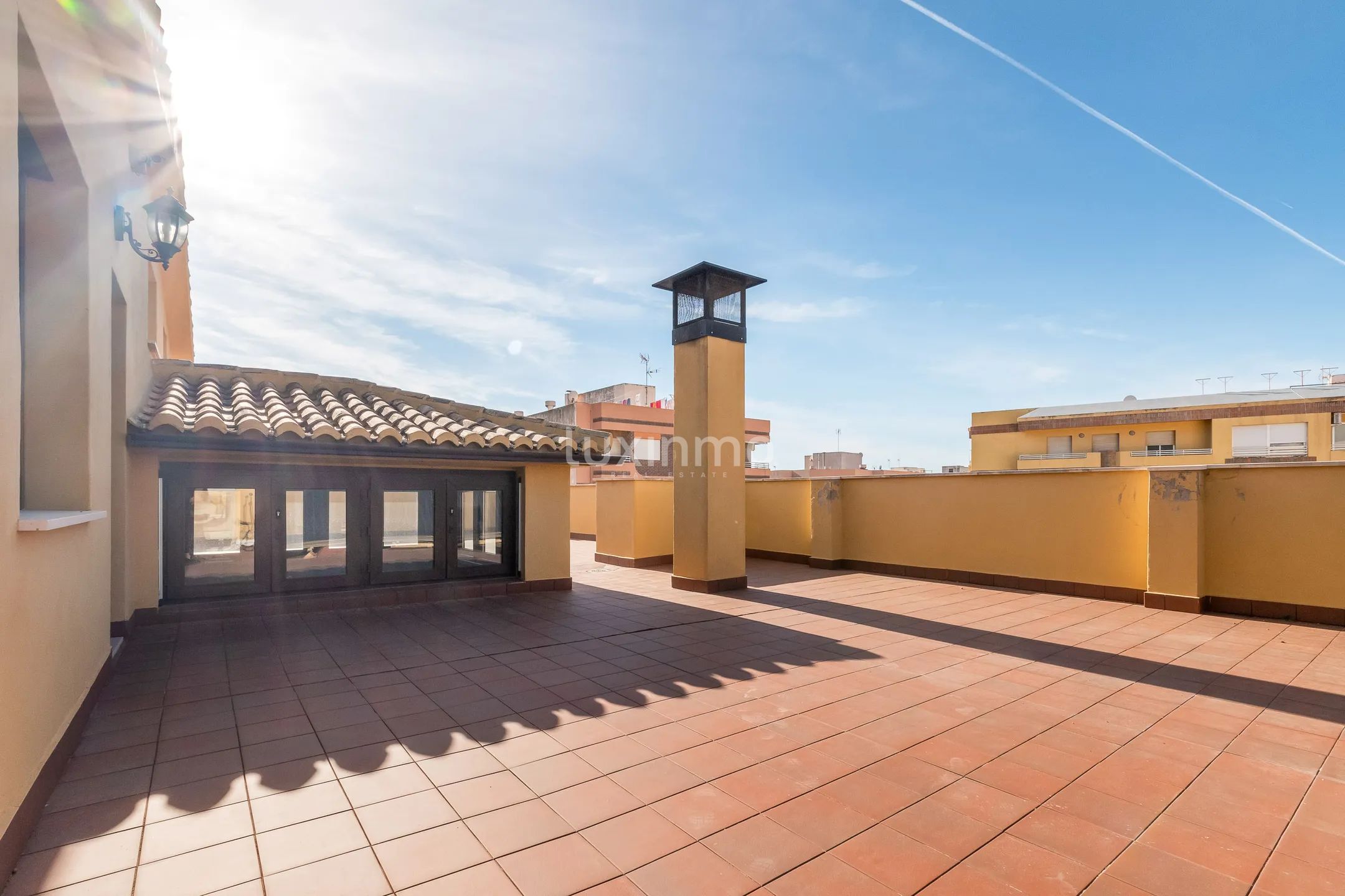 Luxuriöse Doppelhaushälfte in Mutxamel Centre mit atemberaubender Ausstattung — photo 31