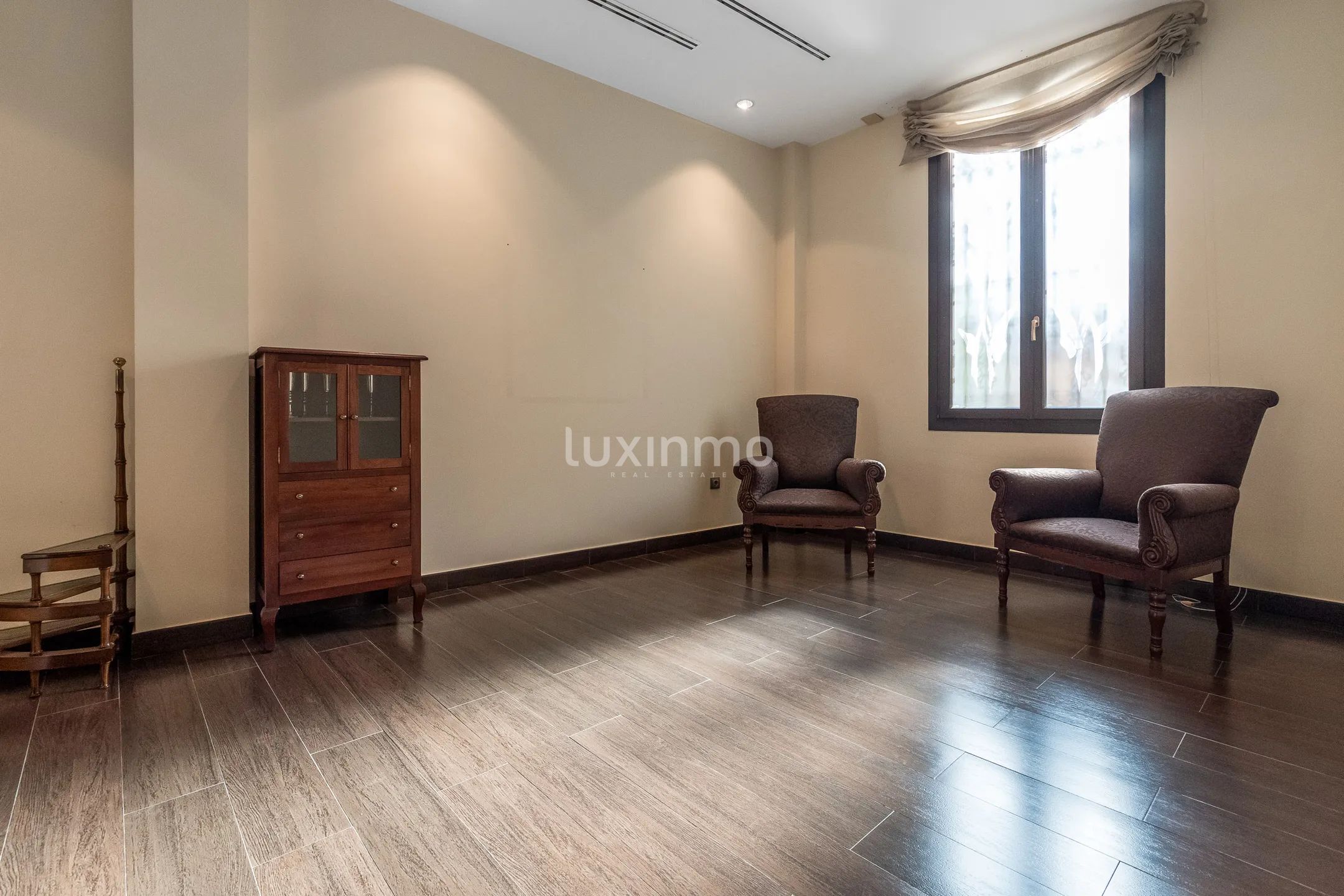 Luksusowy dom w zabudowie bliźniaczej w centrum Mutxamel z oszałamiającymi funkcjami — photo 12