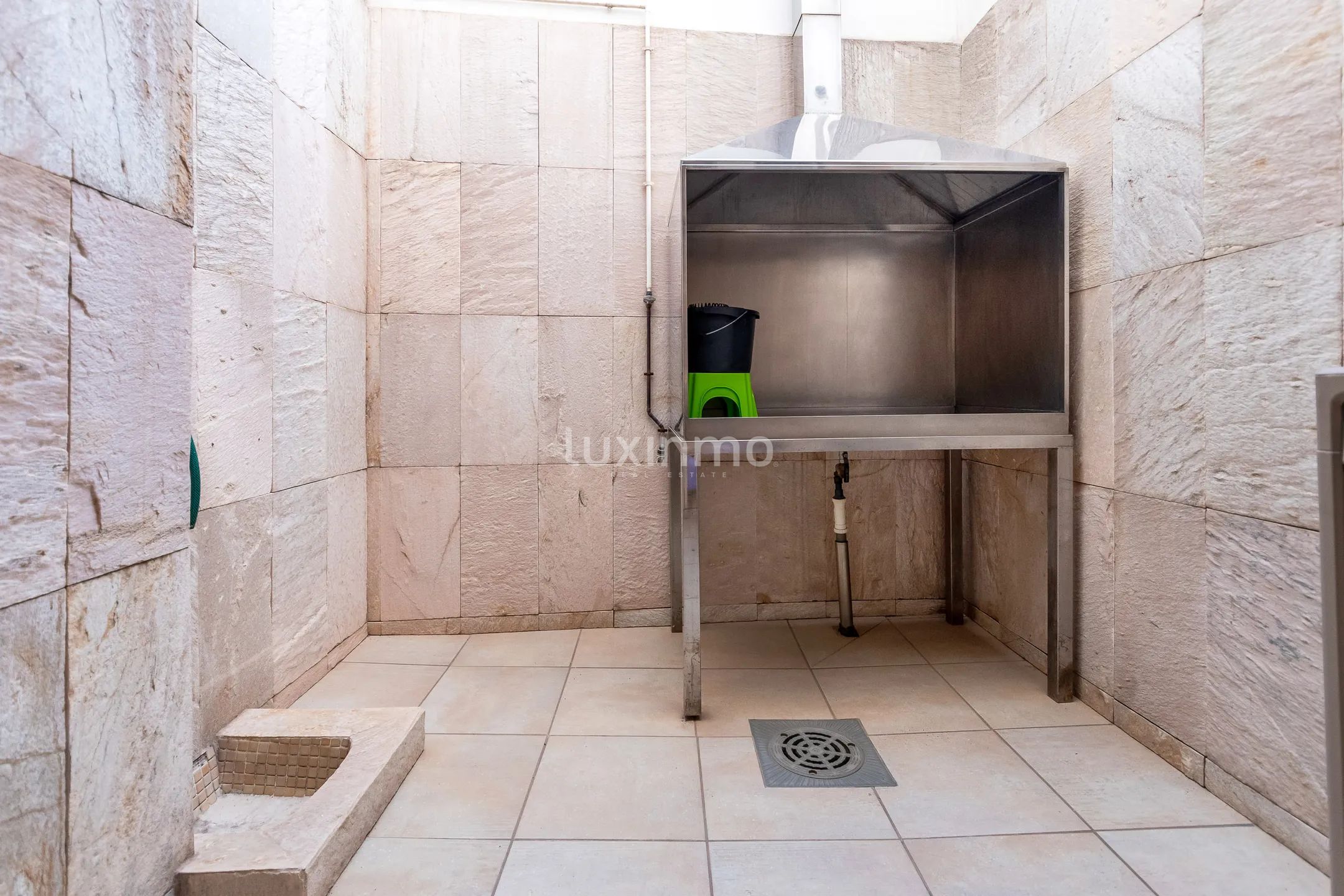 Luksusowy dom w zabudowie bliźniaczej w centrum Mutxamel z oszałamiającymi funkcjami — photo 42