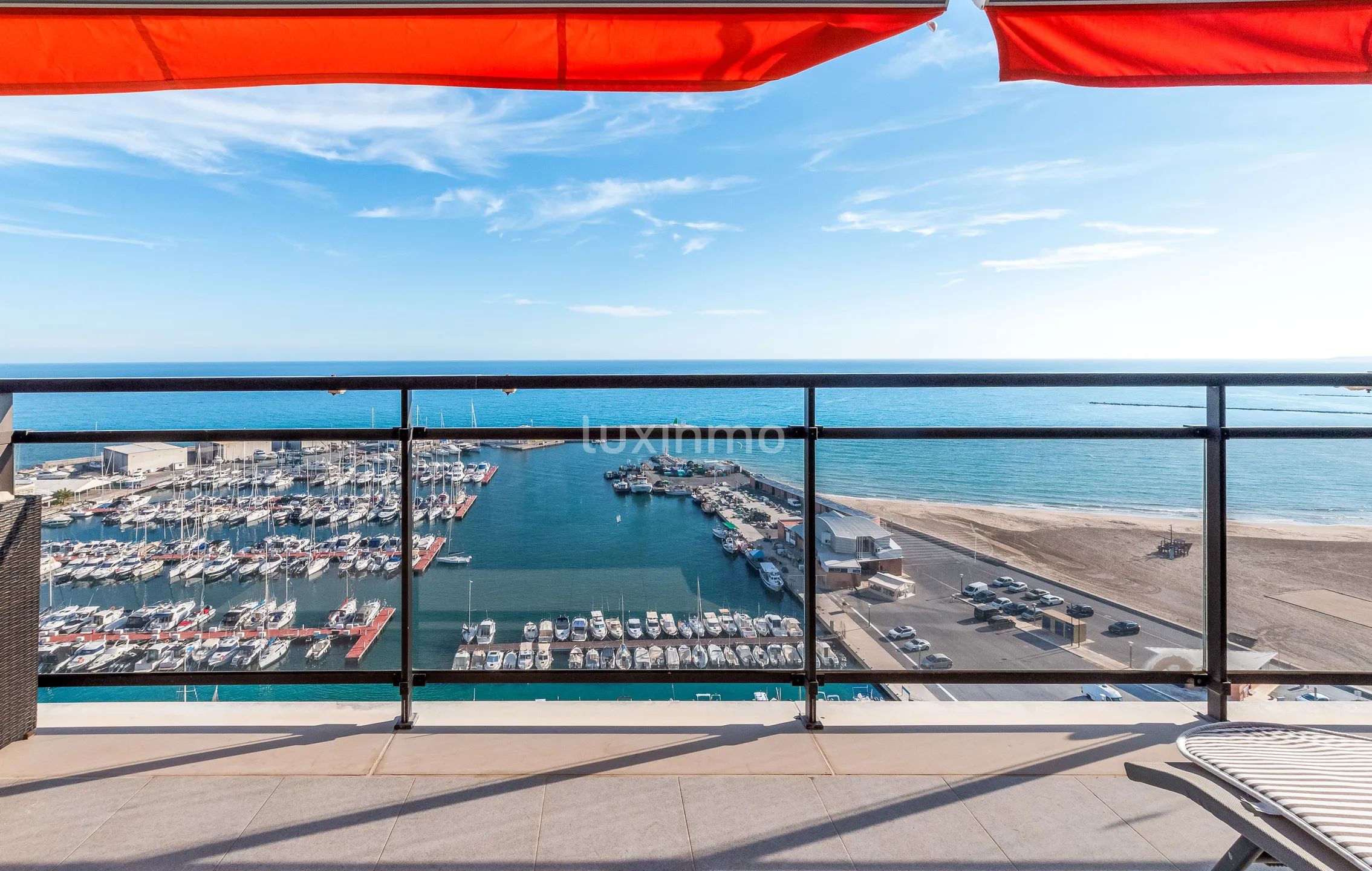 Renoverad takvåning med fantastisk utsikt över hamnen och havet i El Campello — photo 2