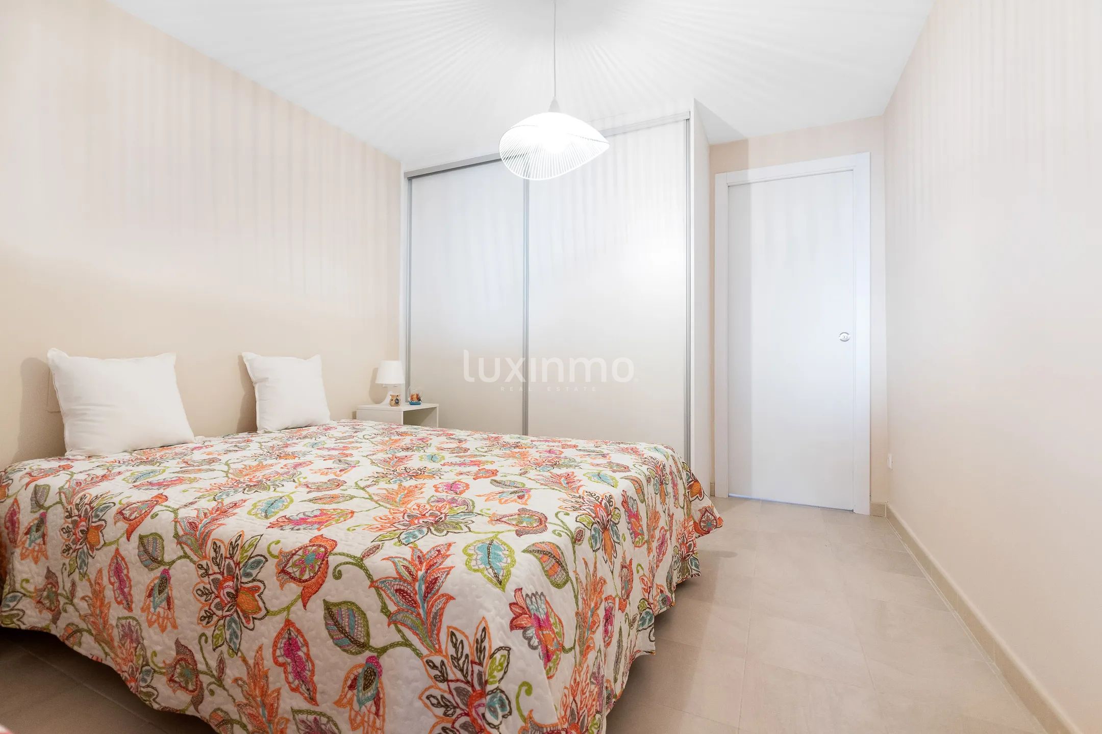 Renoverad takvåning med fantastisk utsikt över hamnen och havet i El Campello — photo 21