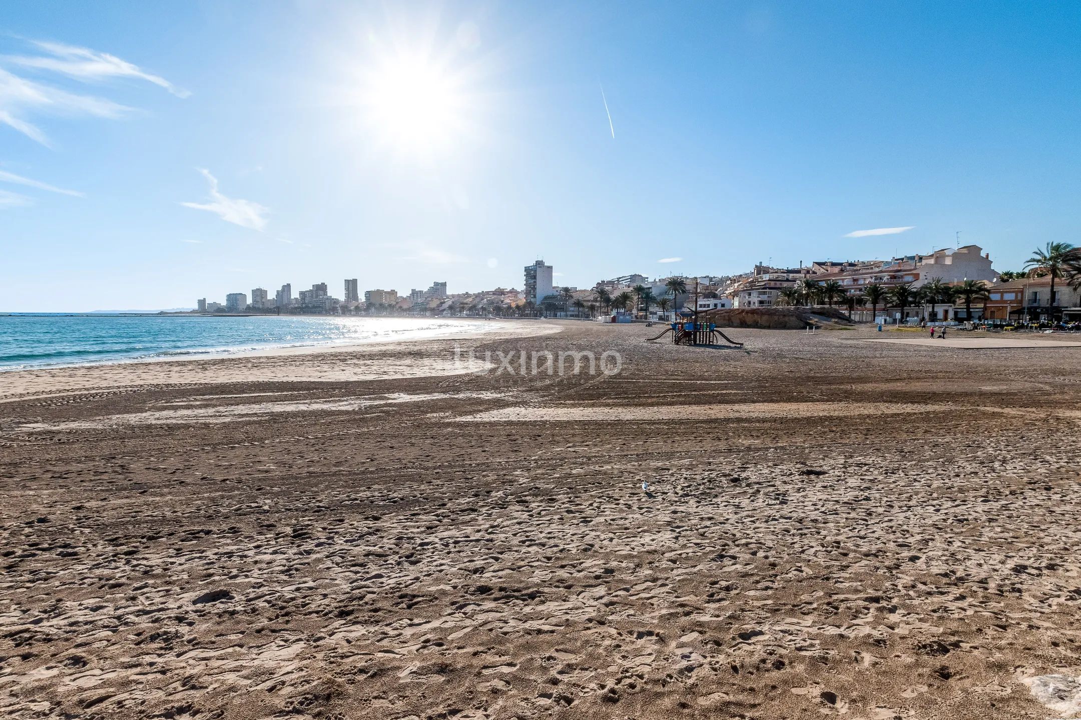Renoverad takvåning med fantastisk utsikt över hamnen och havet i El Campello — photo 32