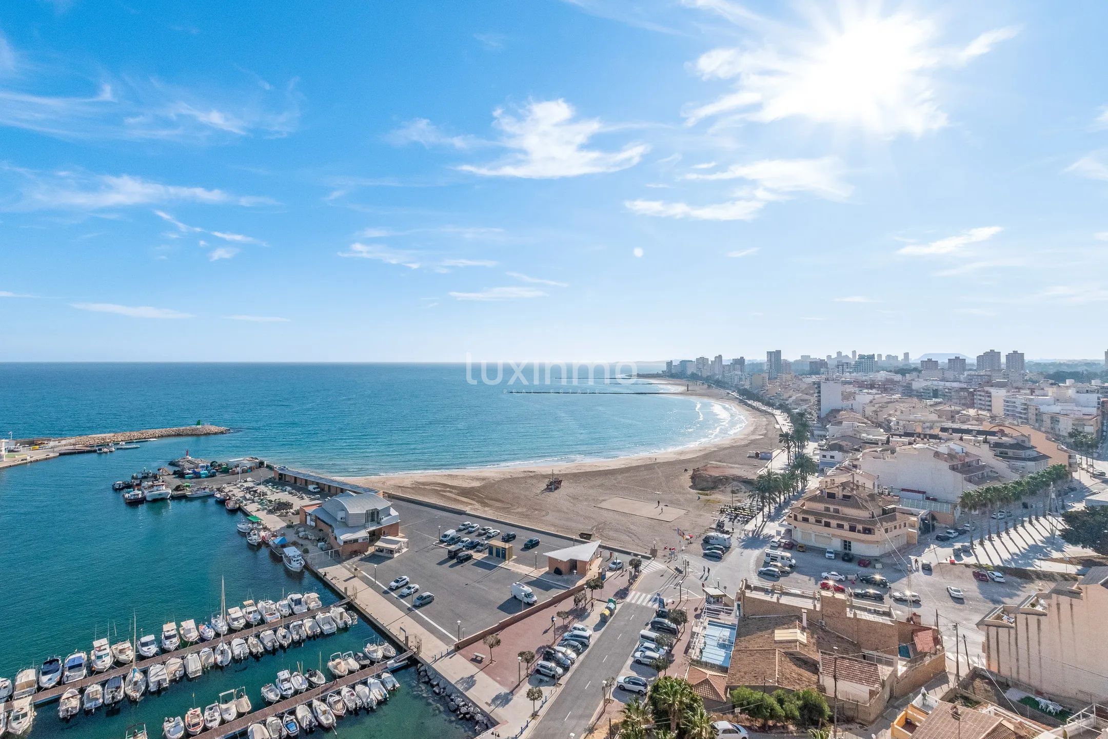 Refurbished penthouse with stunning harbour and sea views in El Campello — photo 9