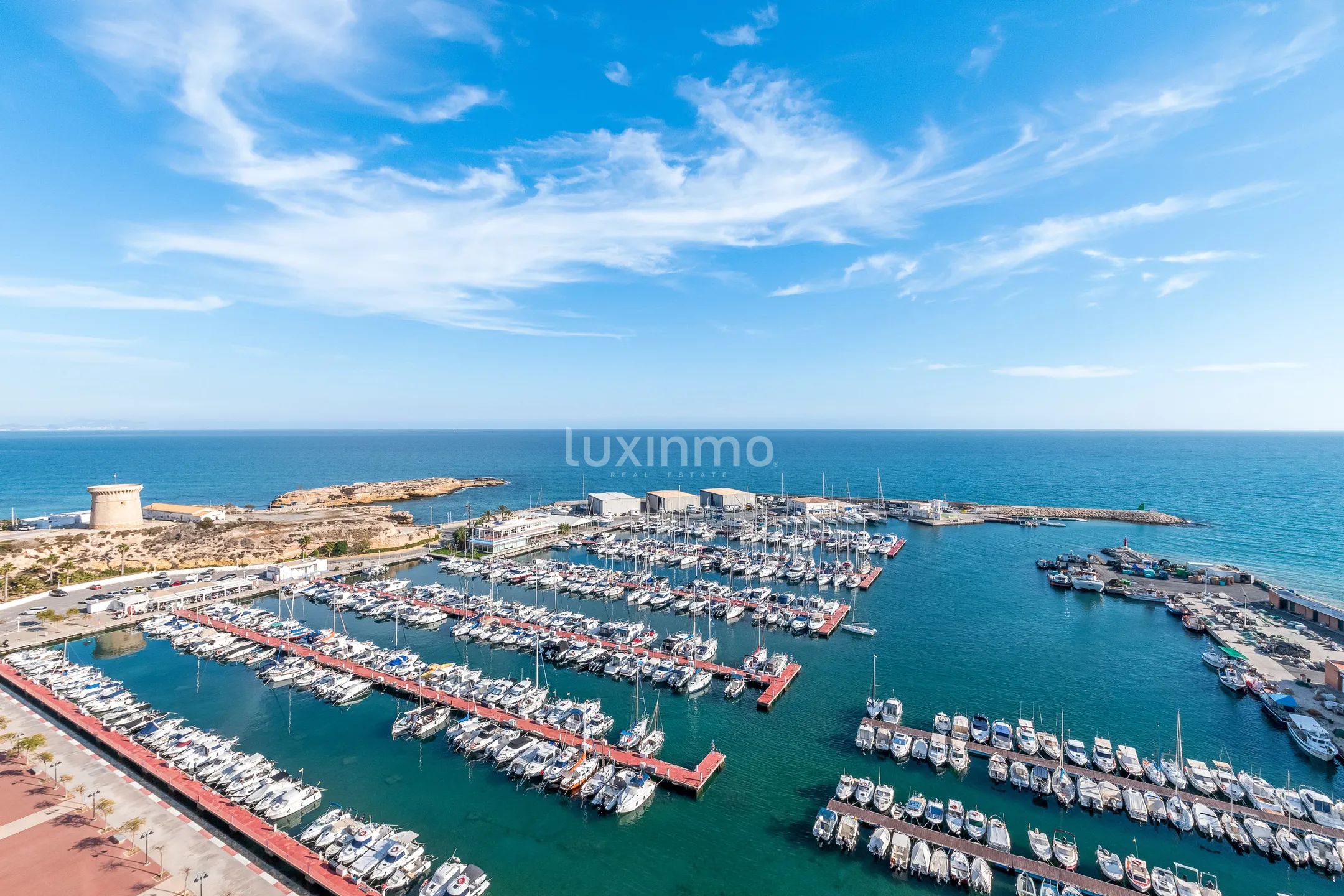 Renoverad takvåning med fantastisk utsikt över hamnen och havet i El Campello — photo 8