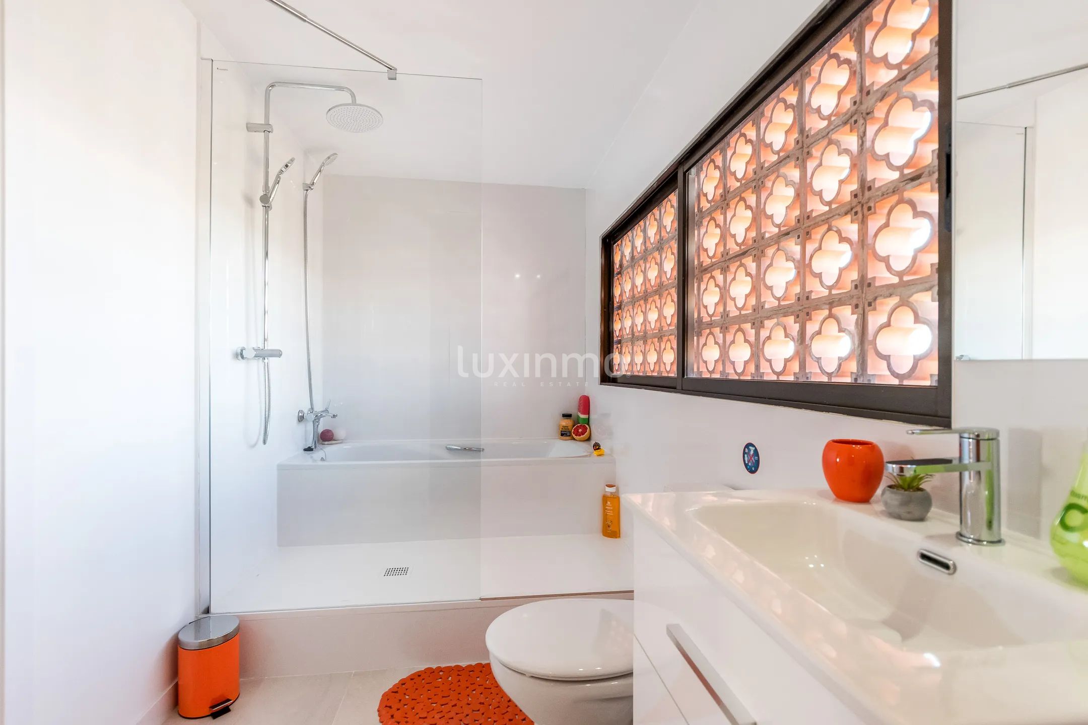 Refurbished penthouse with stunning harbour and sea views in El Campello — photo 20