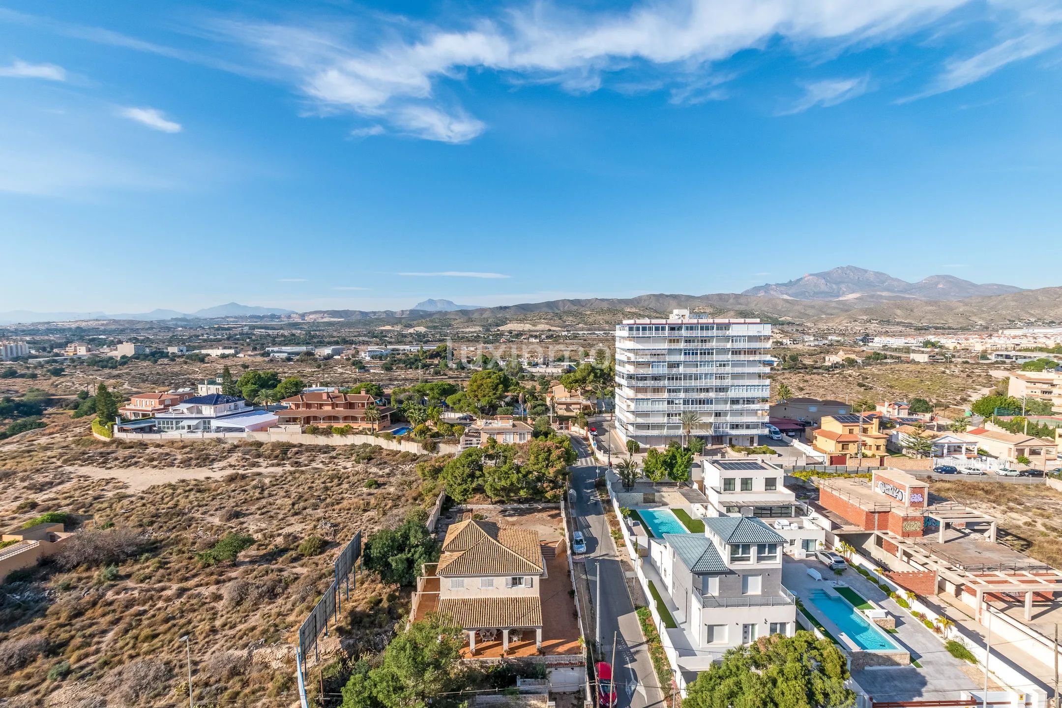 Refurbished penthouse with stunning harbour and sea views in El Campello — photo 24