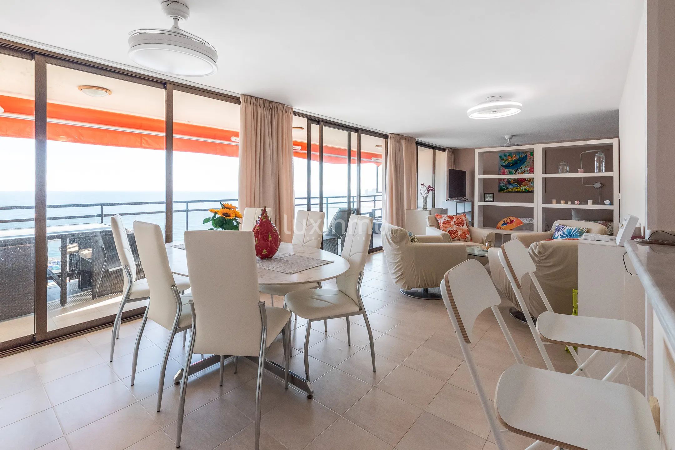 Renoverad takvåning med fantastisk utsikt över hamnen och havet i El Campello — photo 11