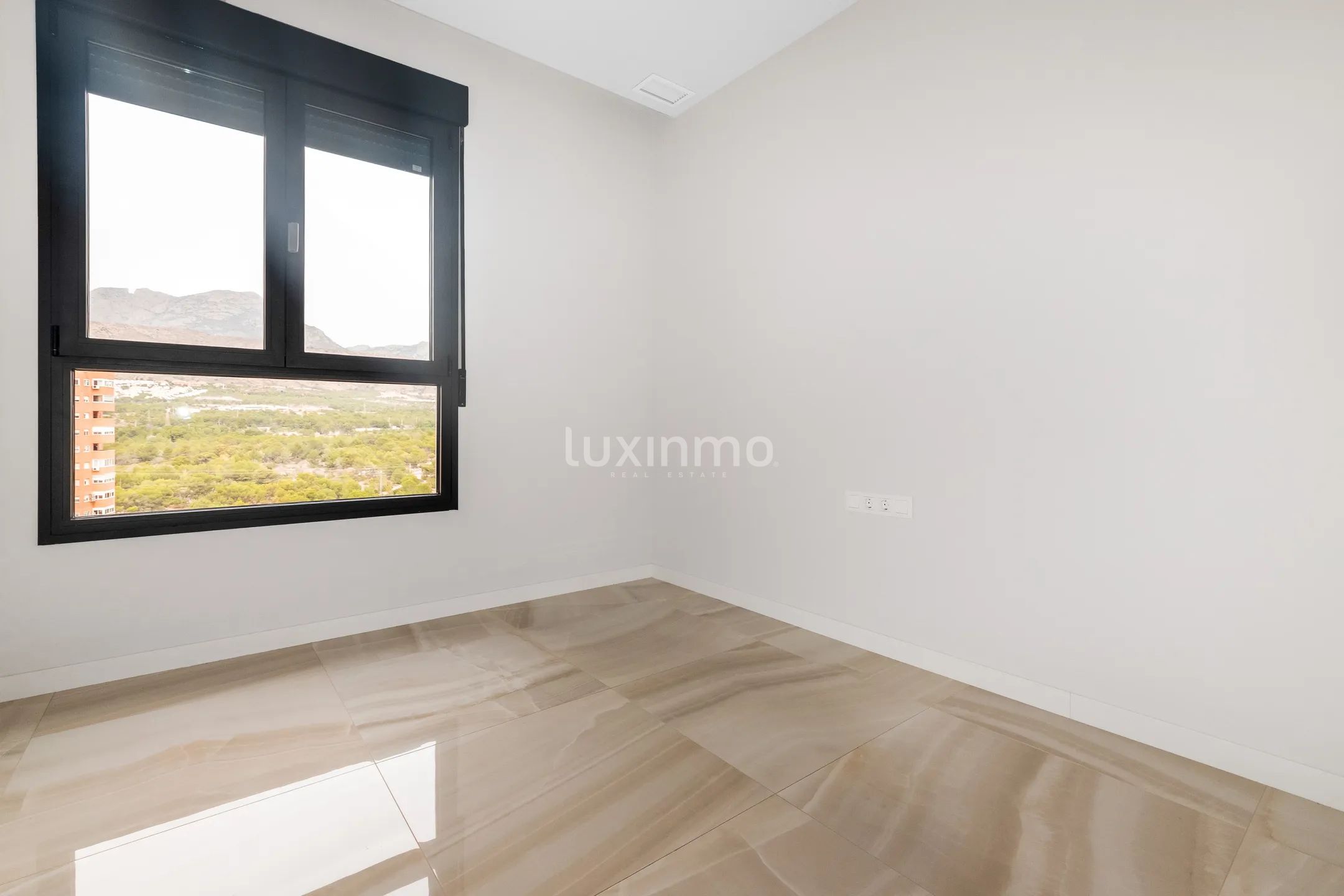 Prachtig appartement met uitzicht op zee te koop in Benidorm — photo 11