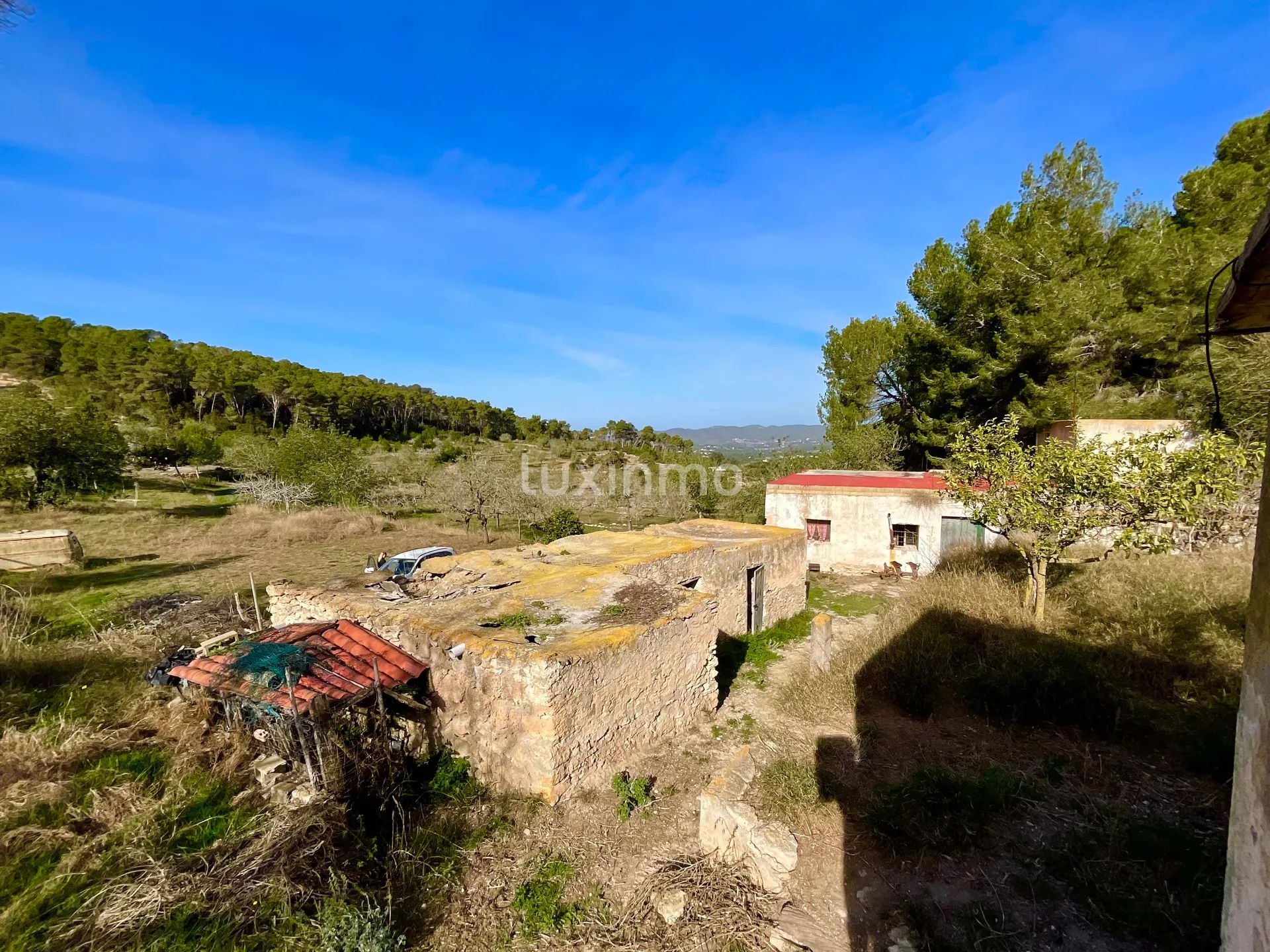 100 jaar oude finca die gerenoveerd moet worden in het idyllische platteland van San Rafael, Ibiza — photo 1