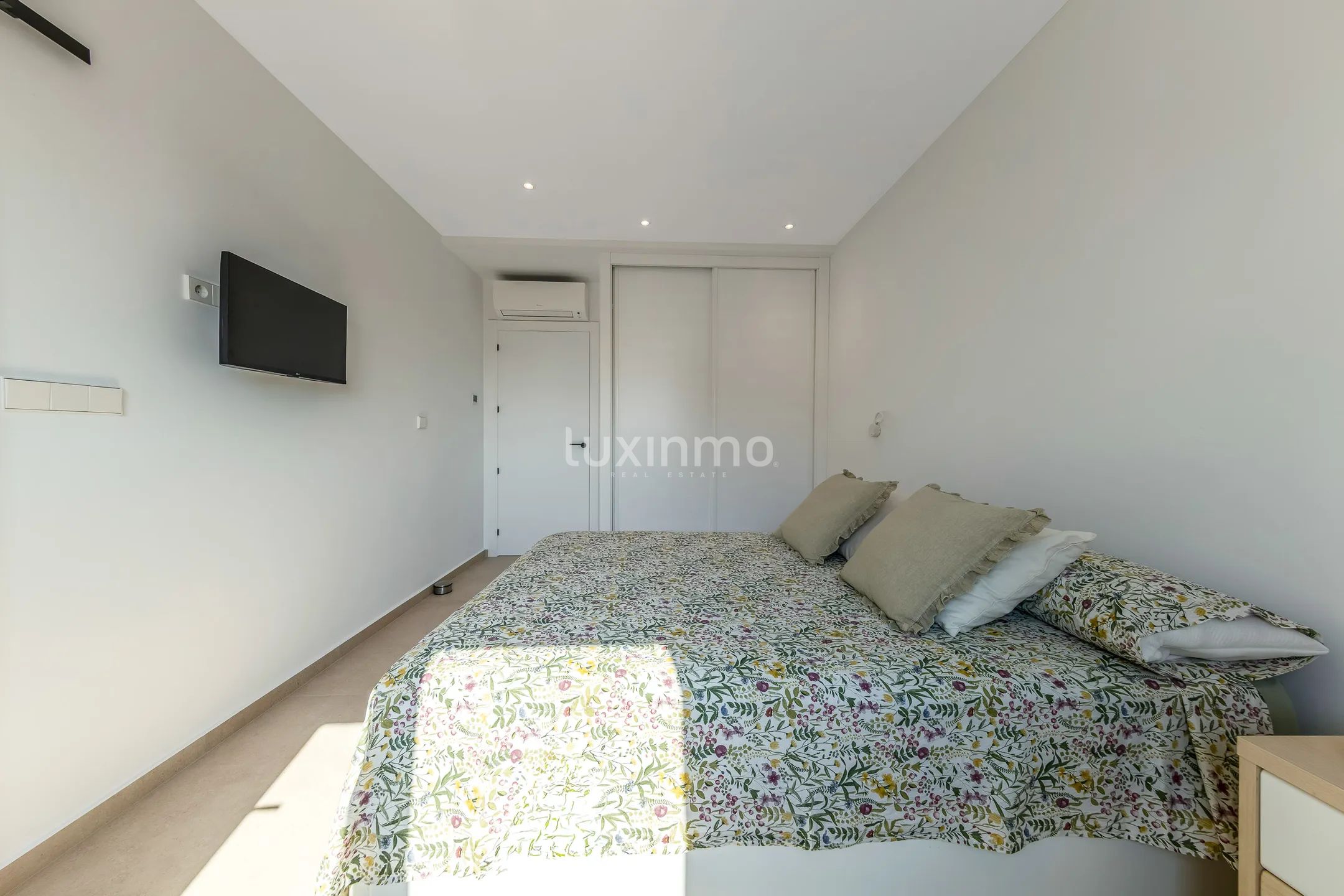 Luxury new build villa with sea view in la Nucia — photo 18
