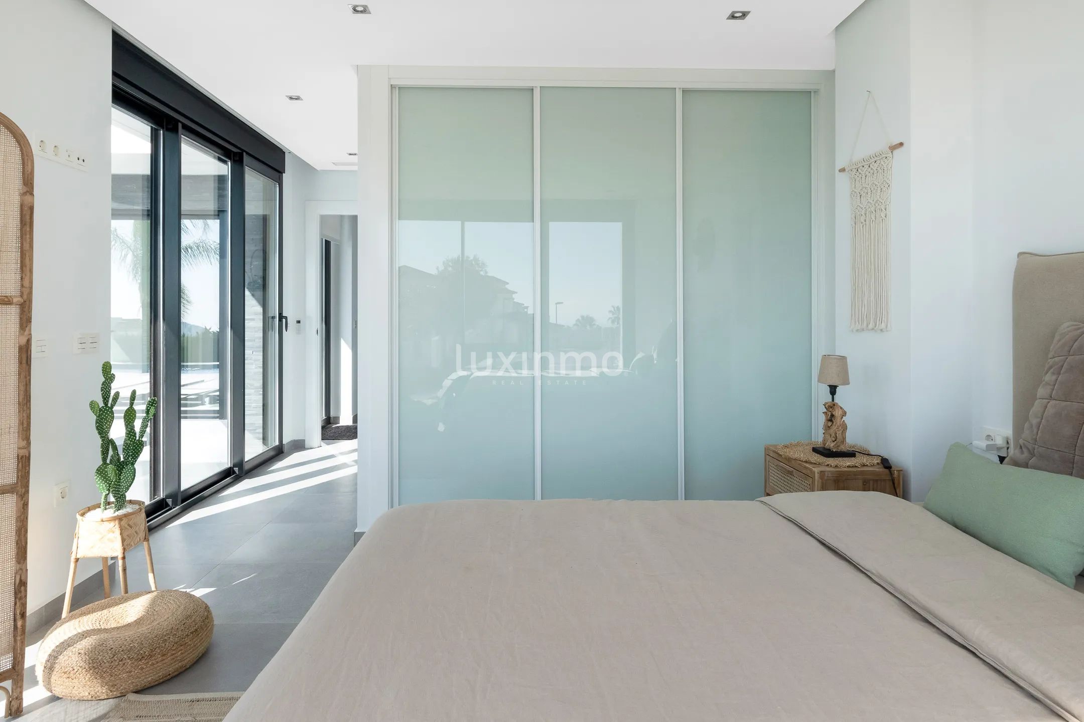 Stunning modern villa with sea views in Sierra Cortina — photo 15