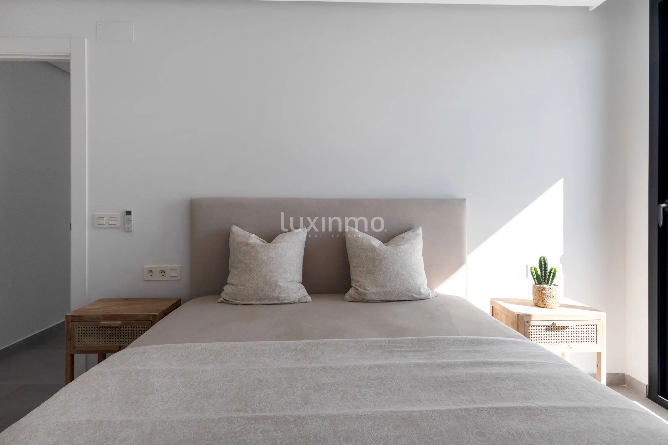 Stunning modern villa with sea views in Sierra Cortina — photo 24