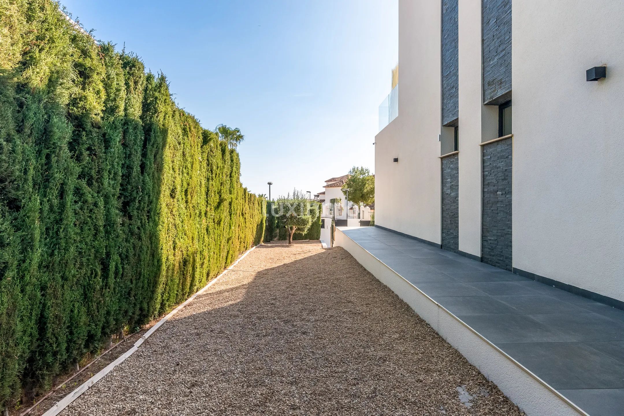 Stunning modern villa with sea views in Sierra Cortina — photo 28