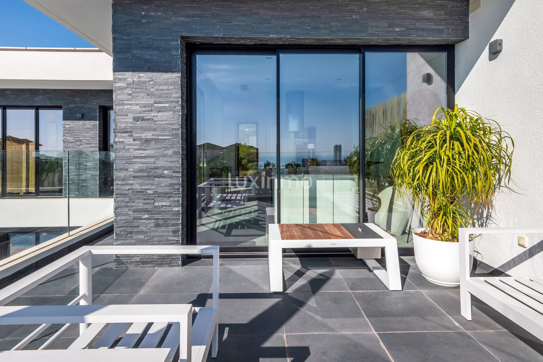 Stunning modern villa with sea views in Sierra Cortina — photo 11