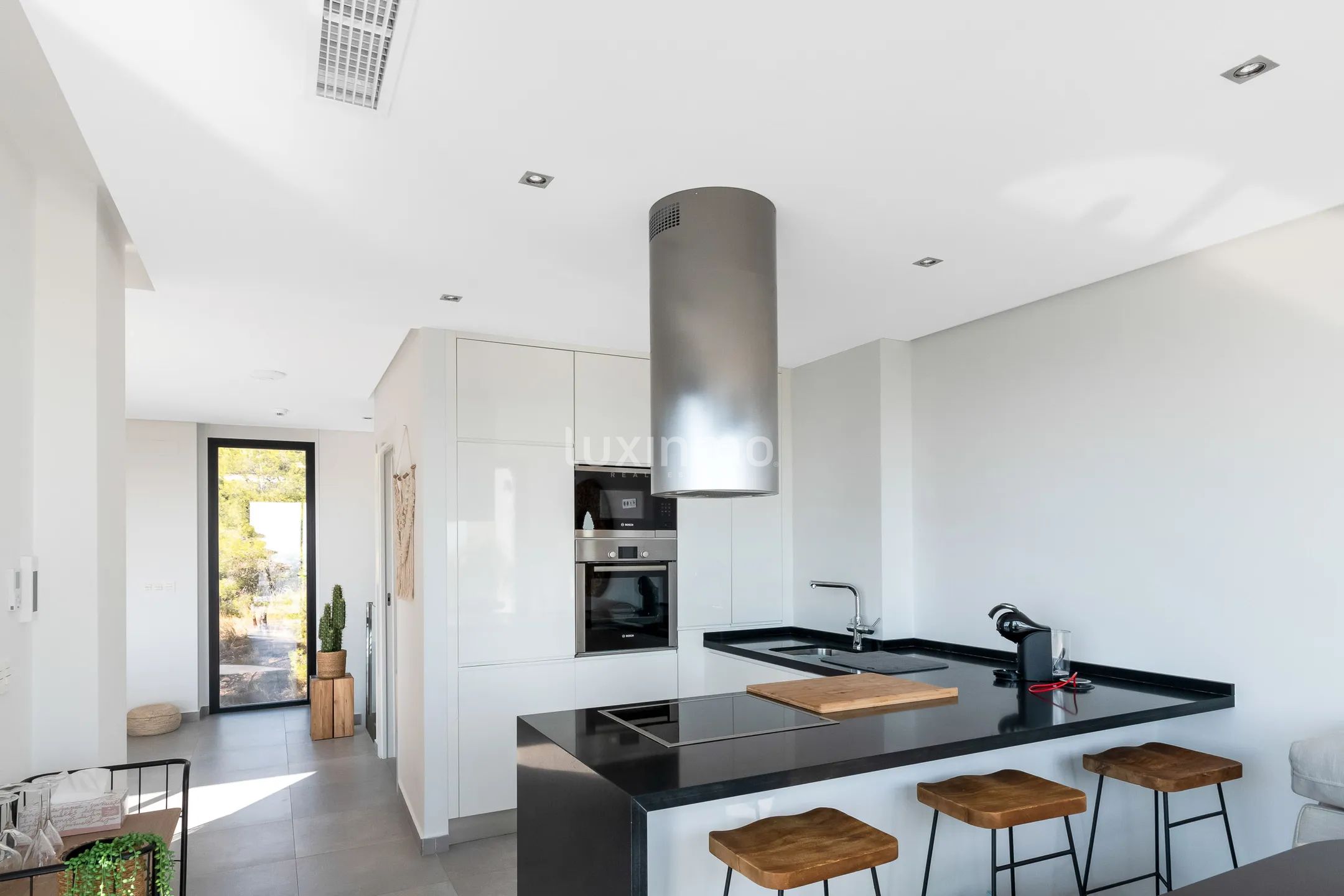 Stunning modern villa with sea views in Sierra Cortina — photo 9