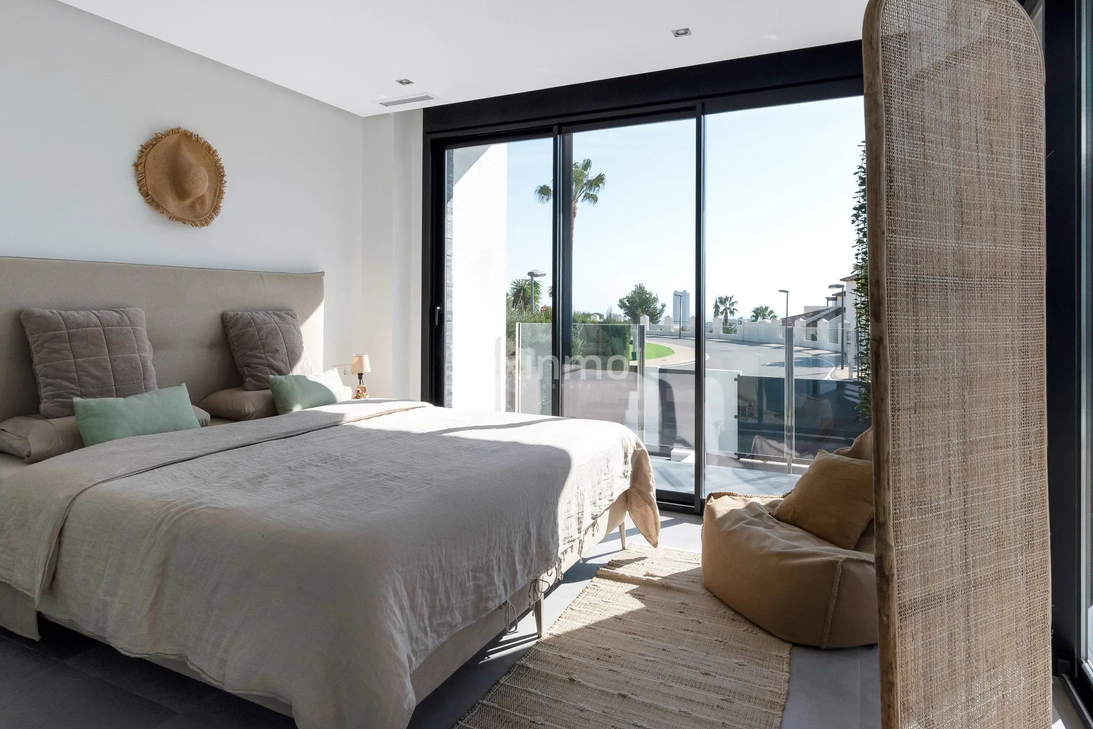 Stunning modern villa with sea views in Sierra Cortina — photo 14