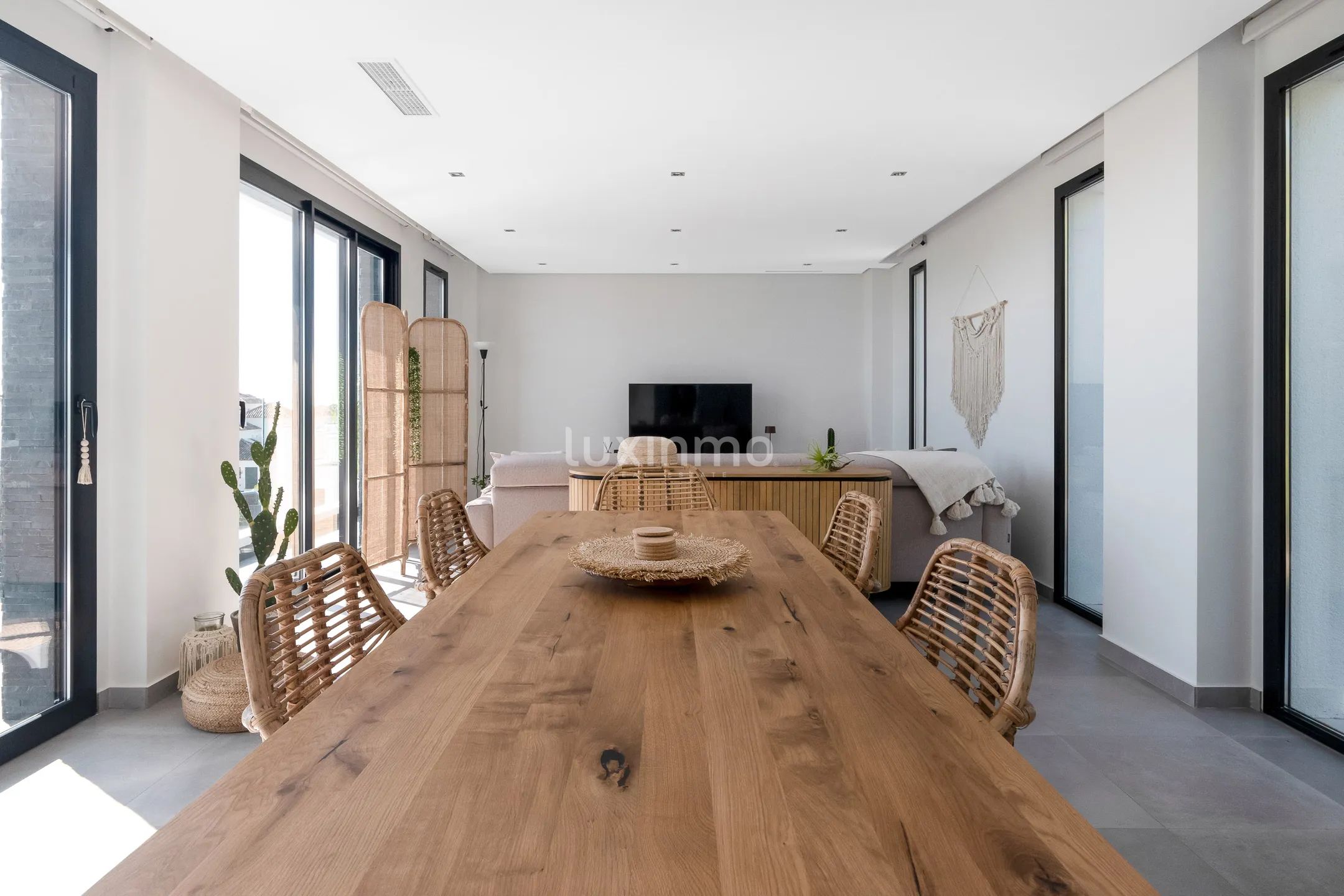 Stunning modern villa with sea views in Sierra Cortina — photo 4