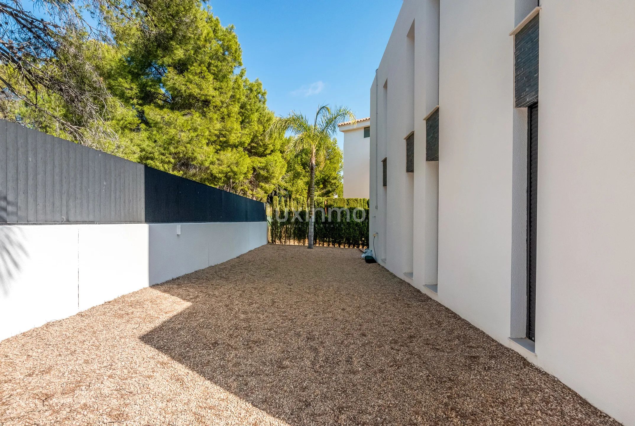Stunning modern villa with sea views in Sierra Cortina — photo 27