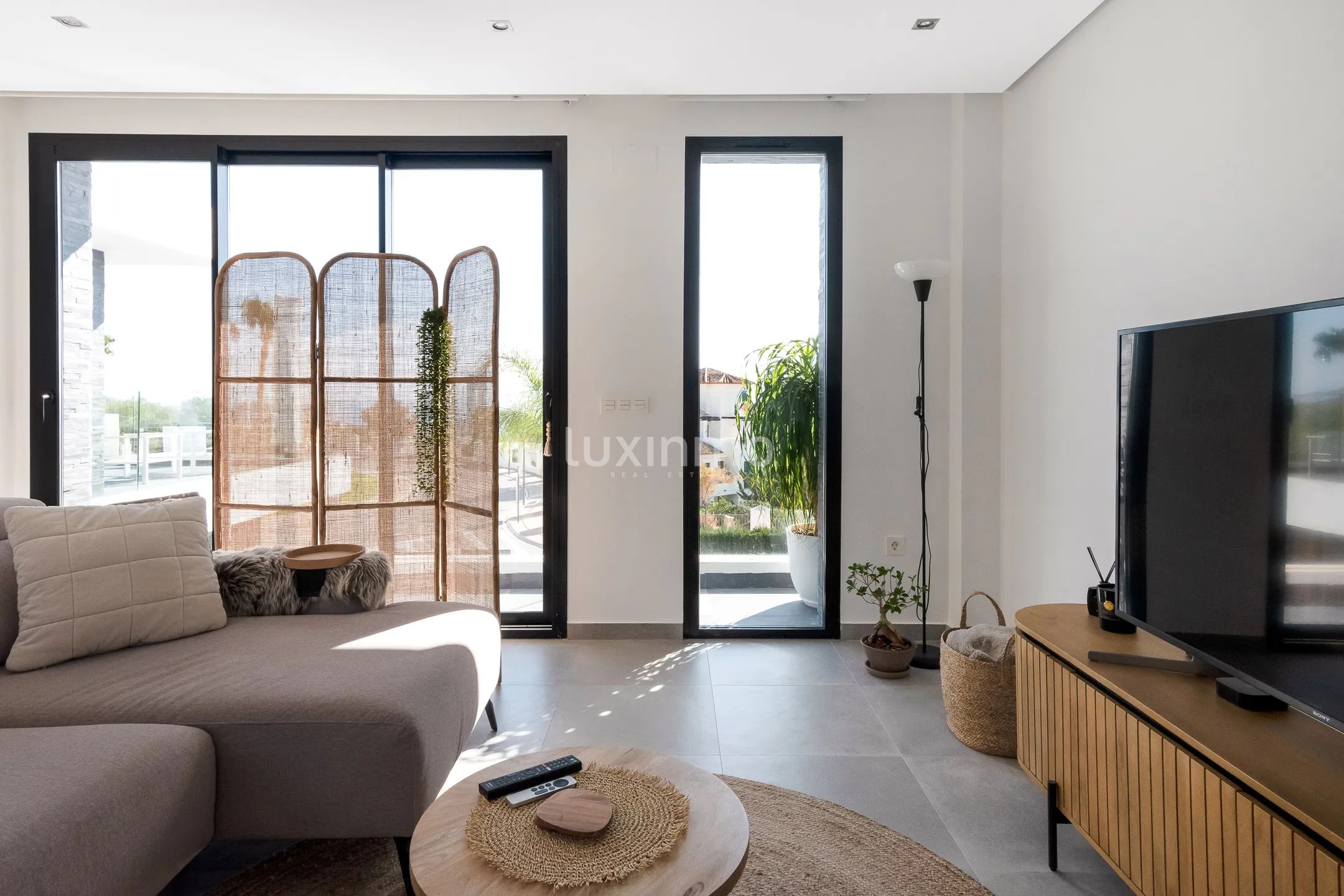 Stunning modern villa with sea views in Sierra Cortina — photo 7