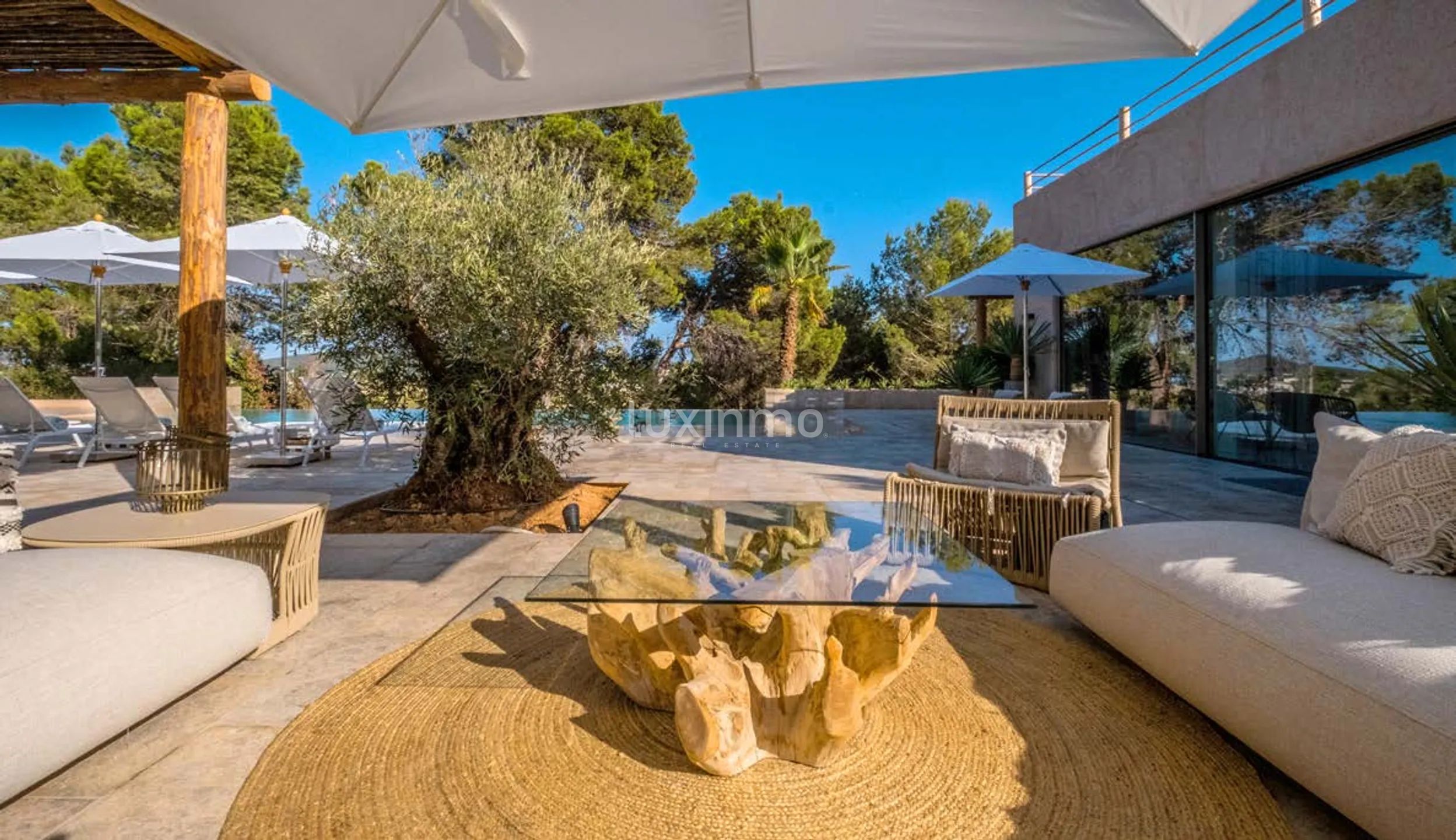 Nowo wybudowana willa z oszałamiającymi widokami położona w bardzo prywatnej części Sa Caleta na Ibizie — photo 8