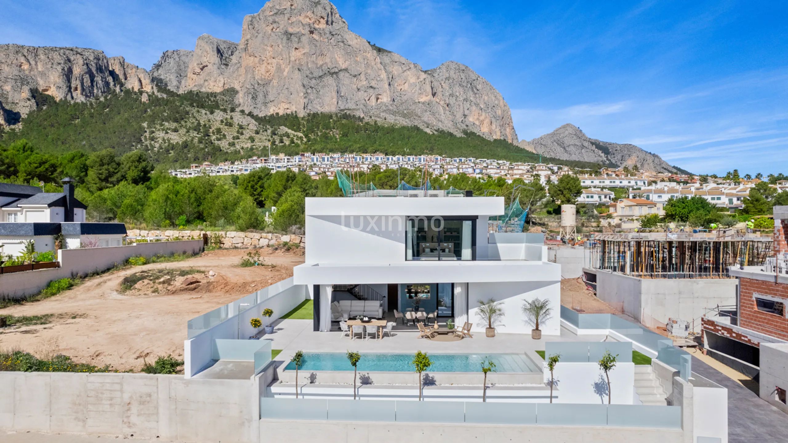 Lujosa villa moderna en venta en Polop con impresionantes vistas — photo 1