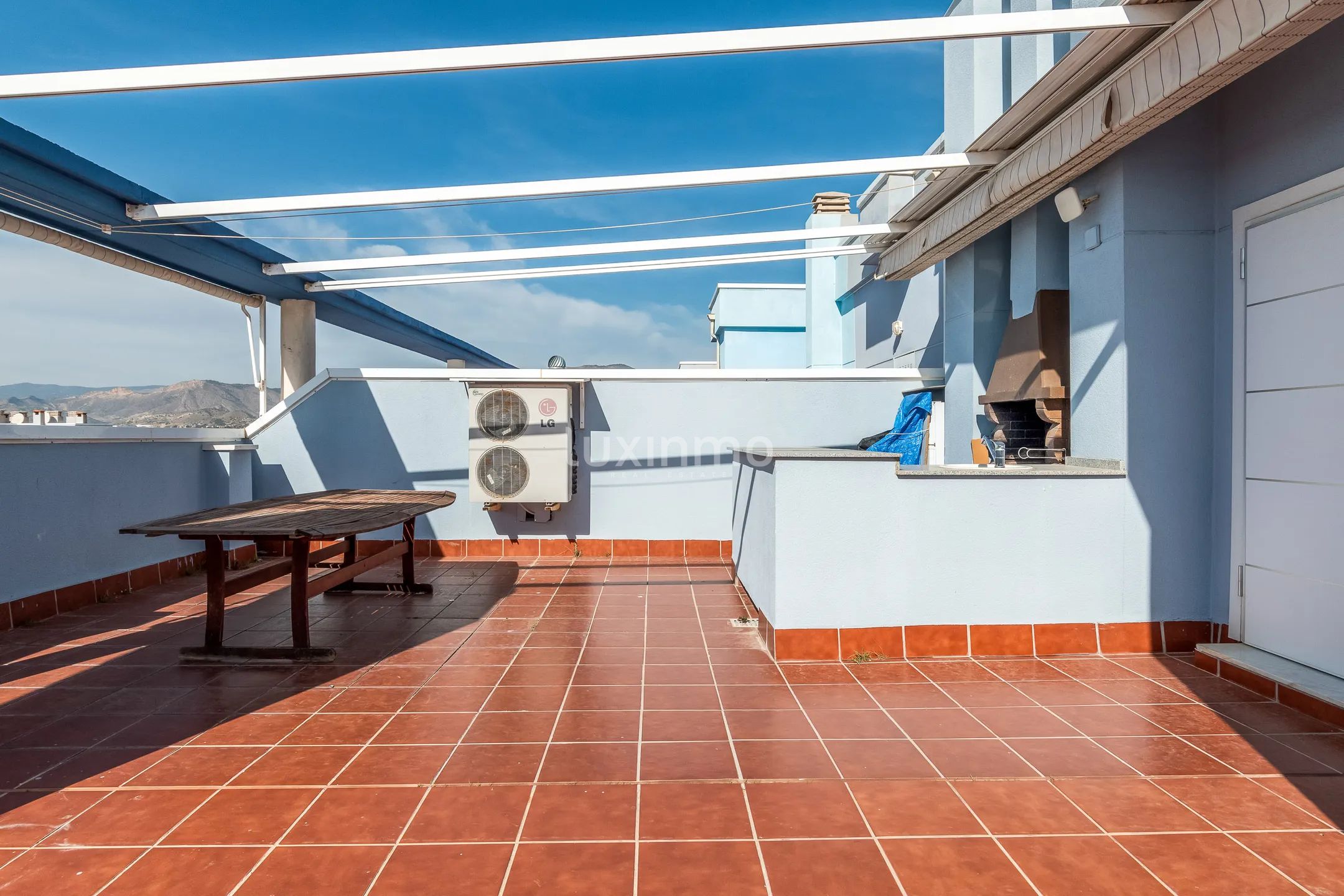 Потрясающий отремонтированный пентхаус с видом на море в Вильяхойосе — photo 21