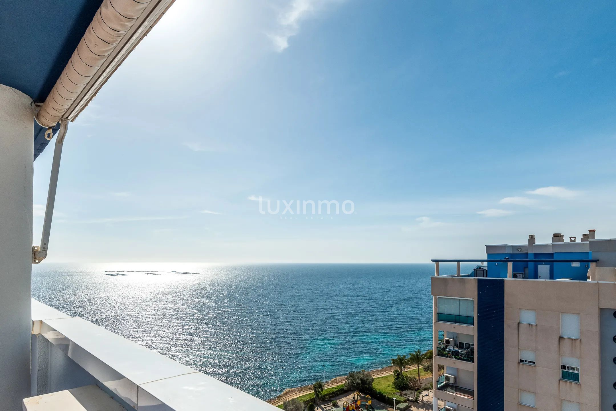 Потрясающий отремонтированный пентхаус с видом на море в Вильяхойосе — photo 19