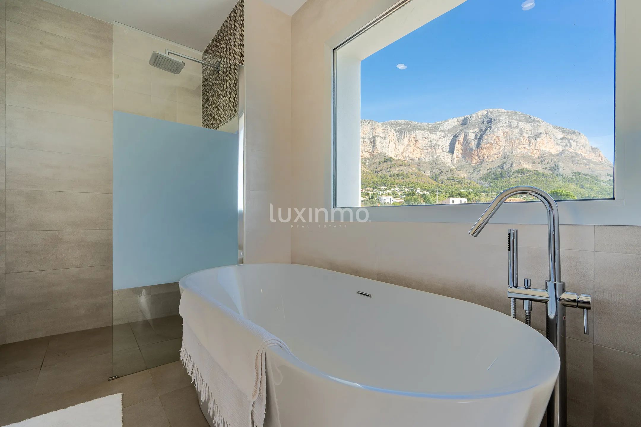 Encantadora villa con piscina privada en venta en Jávea — photo 20