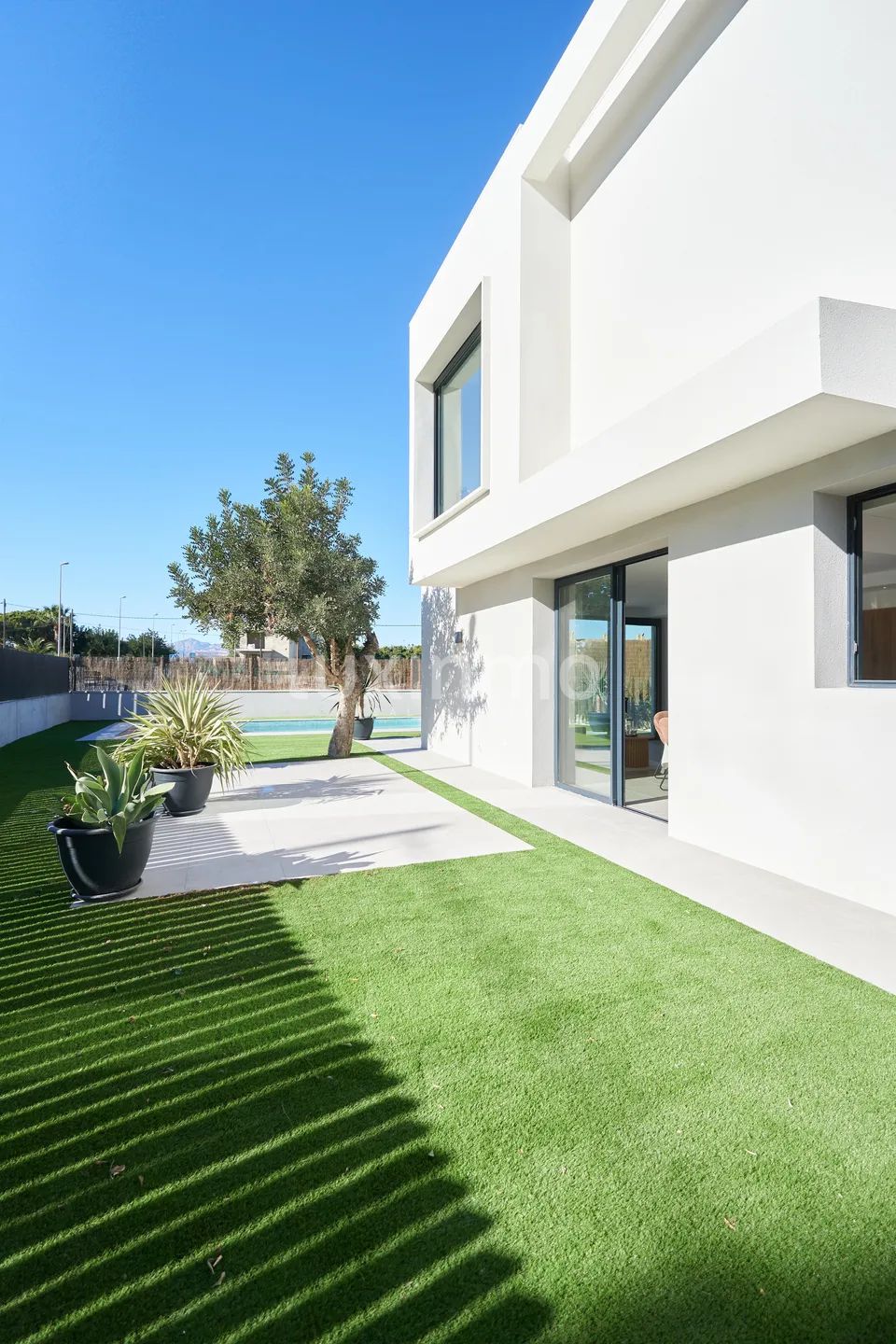 Exklusiv modern villa i privat urbanisering till salu i El Campello — photo 21