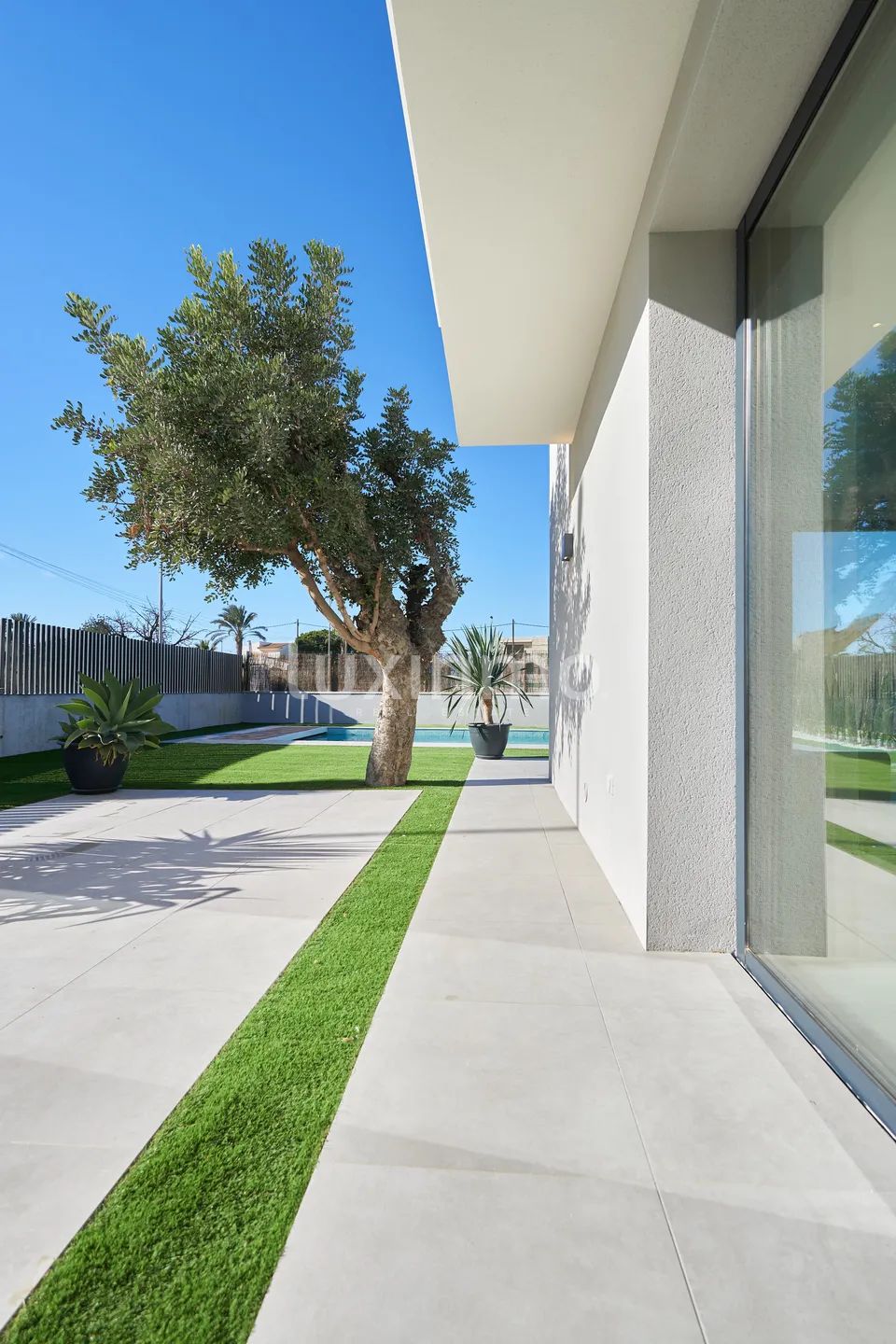 Exklusiv modern villa i privat urbanisering till salu i El Campello — photo 18