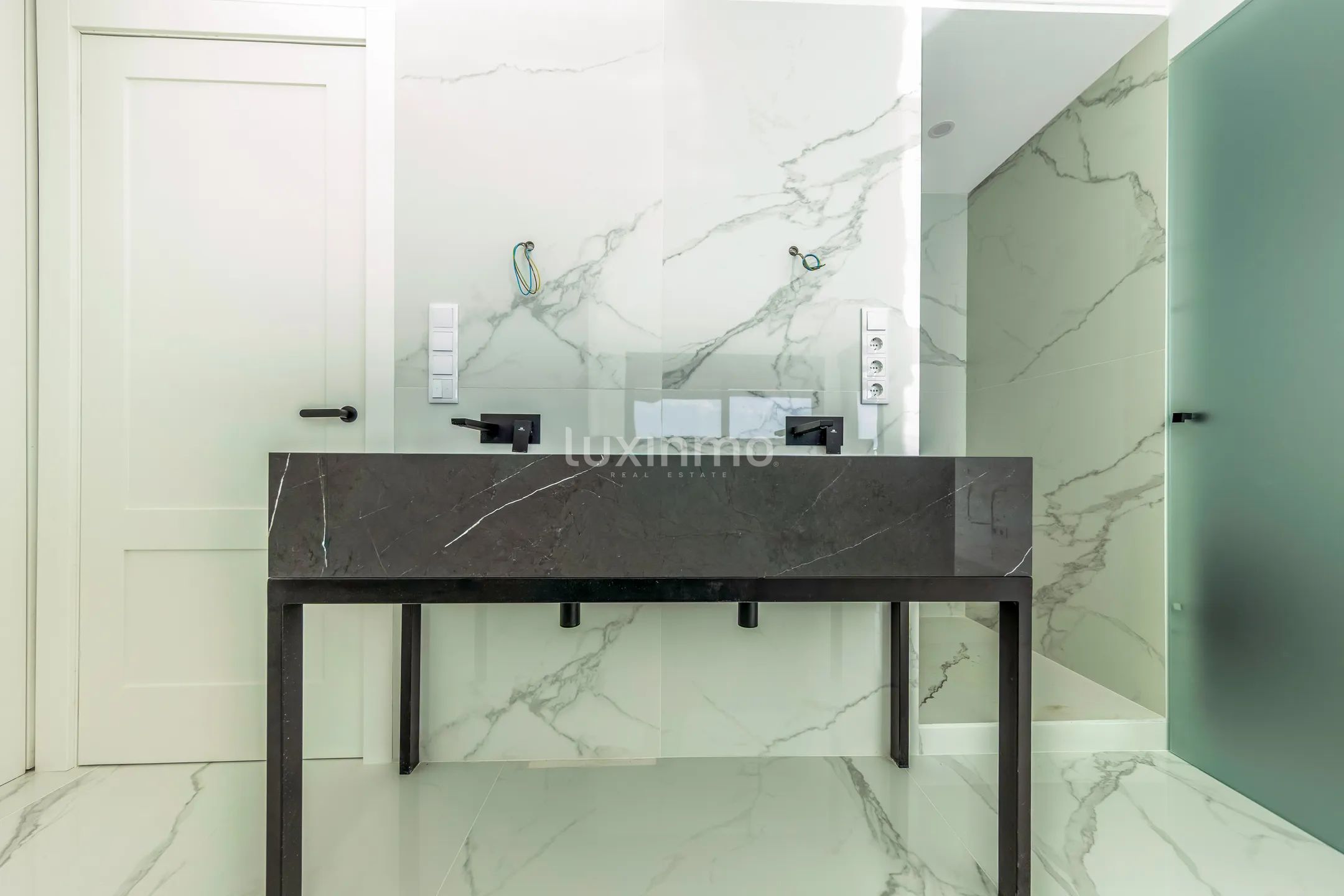 Новая вилла с 5 спальнями на первой линии пляжа в Эль-Кампельо — photo 32