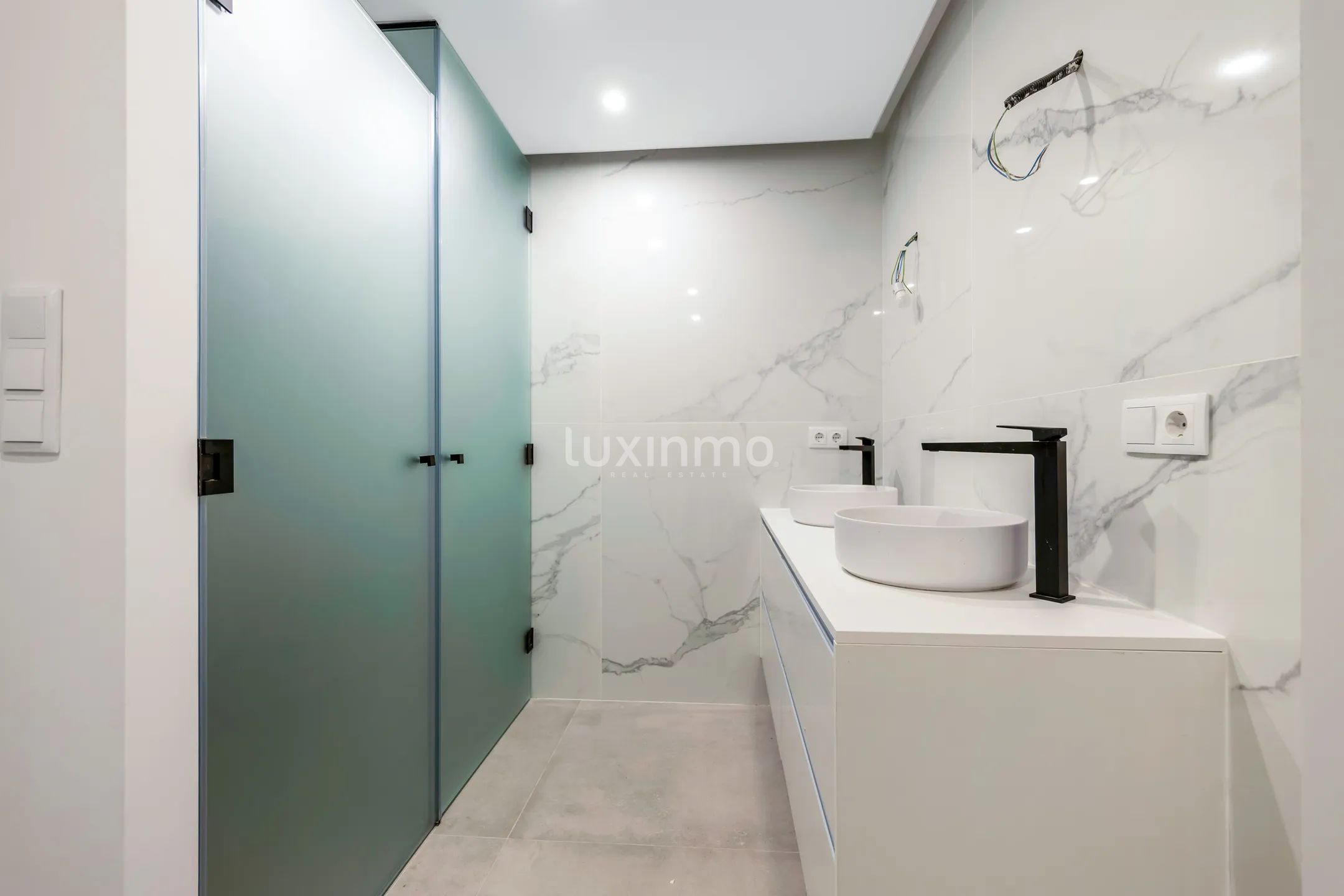 Новая вилла с 5 спальнями на первой линии пляжа в Эль-Кампельо — photo 36