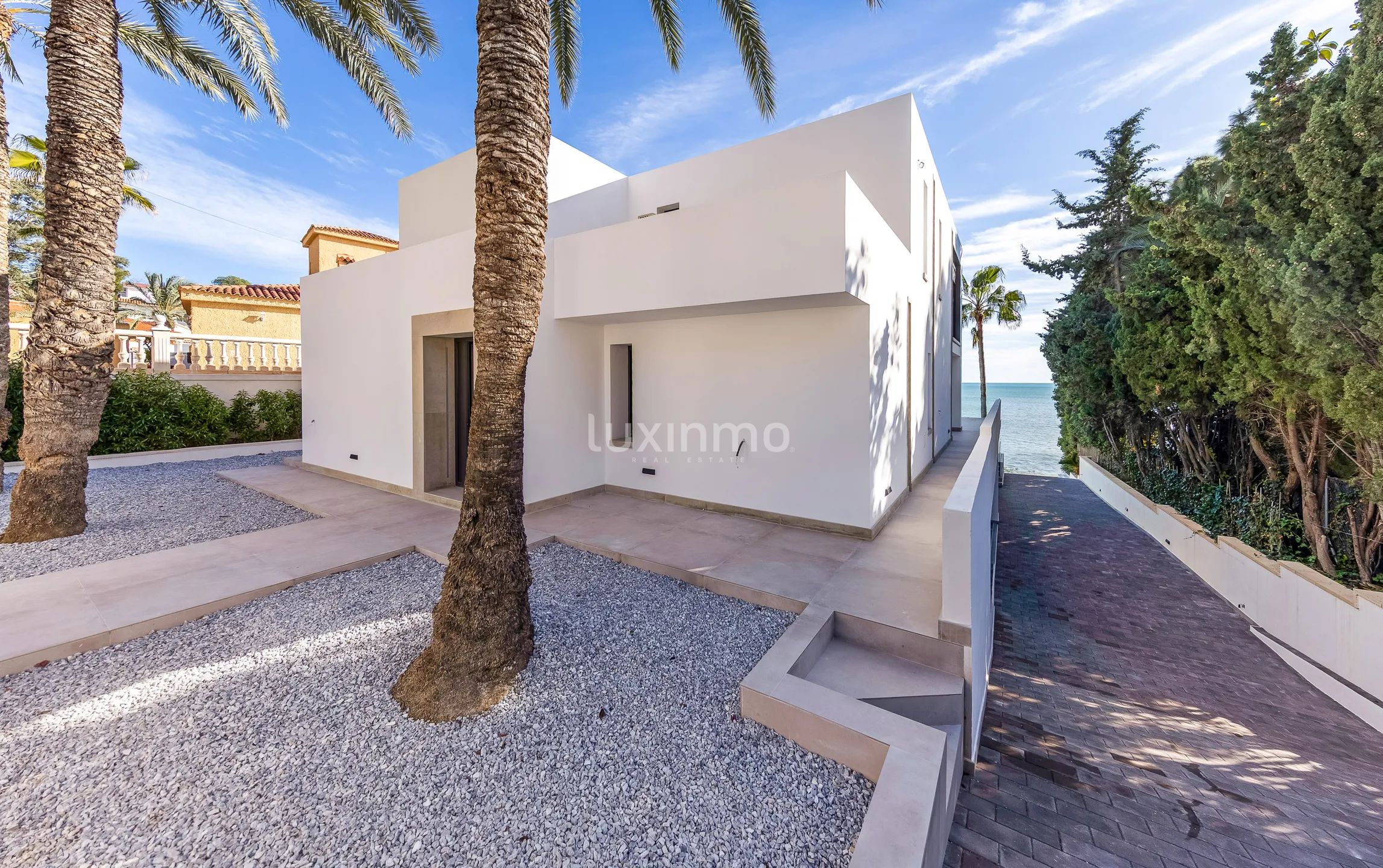 Новая вилла с 5 спальнями на первой линии пляжа в Эль-Кампельо — photo 11