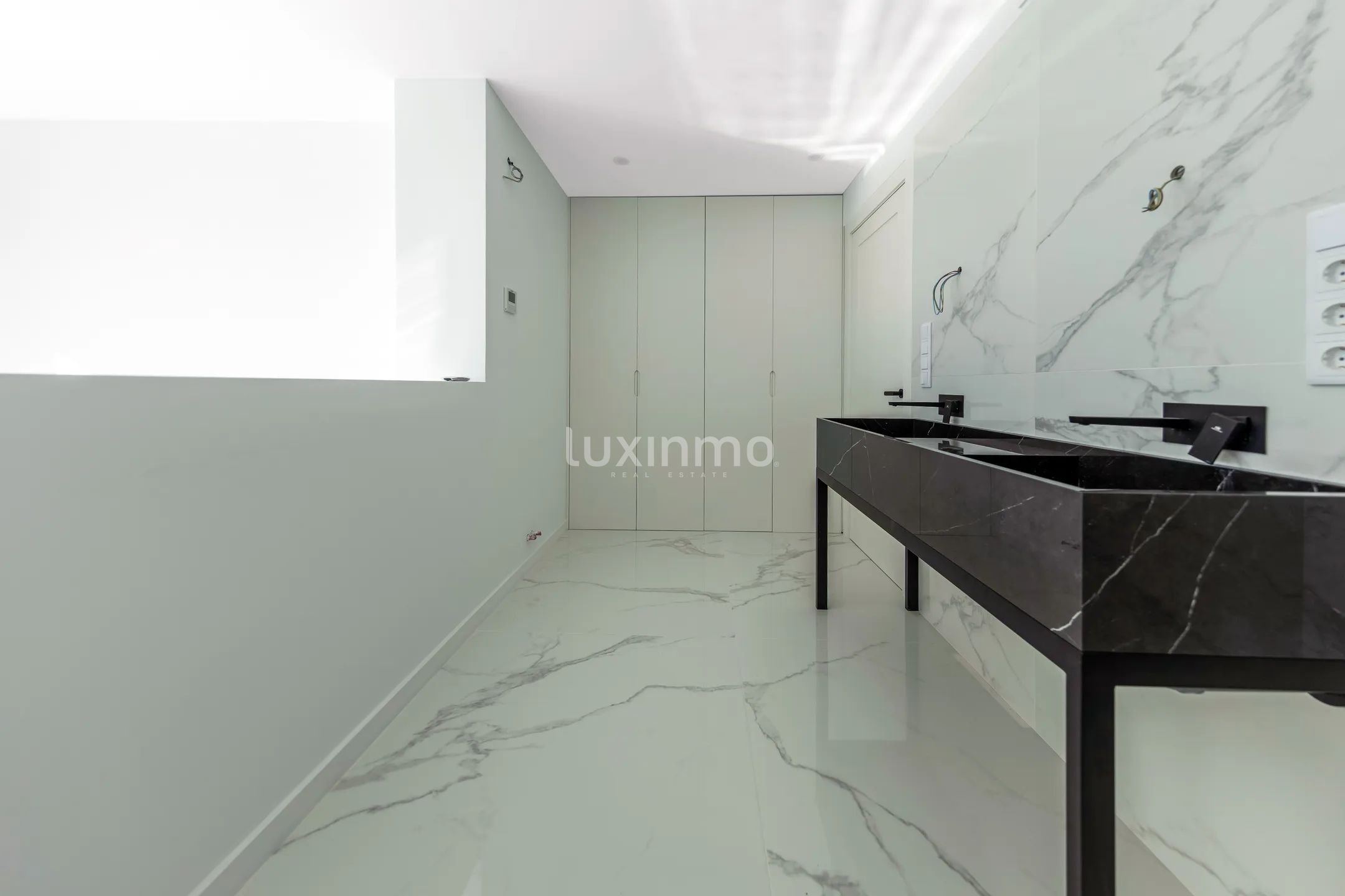 Новая вилла с 5 спальнями на первой линии пляжа в Эль-Кампельо — photo 31