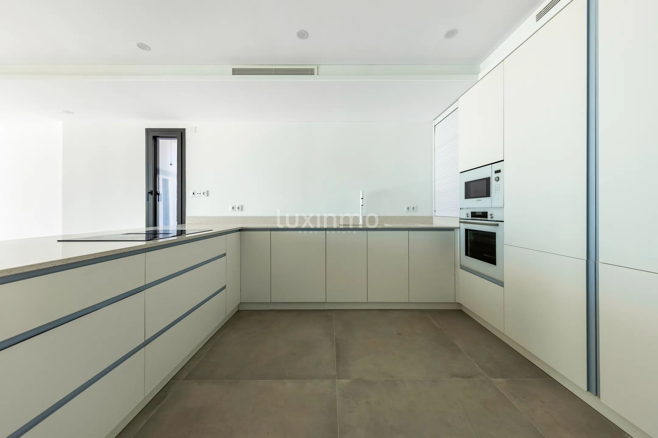 Новая вилла с 5 спальнями на первой линии пляжа в Эль-Кампельо — photo 20