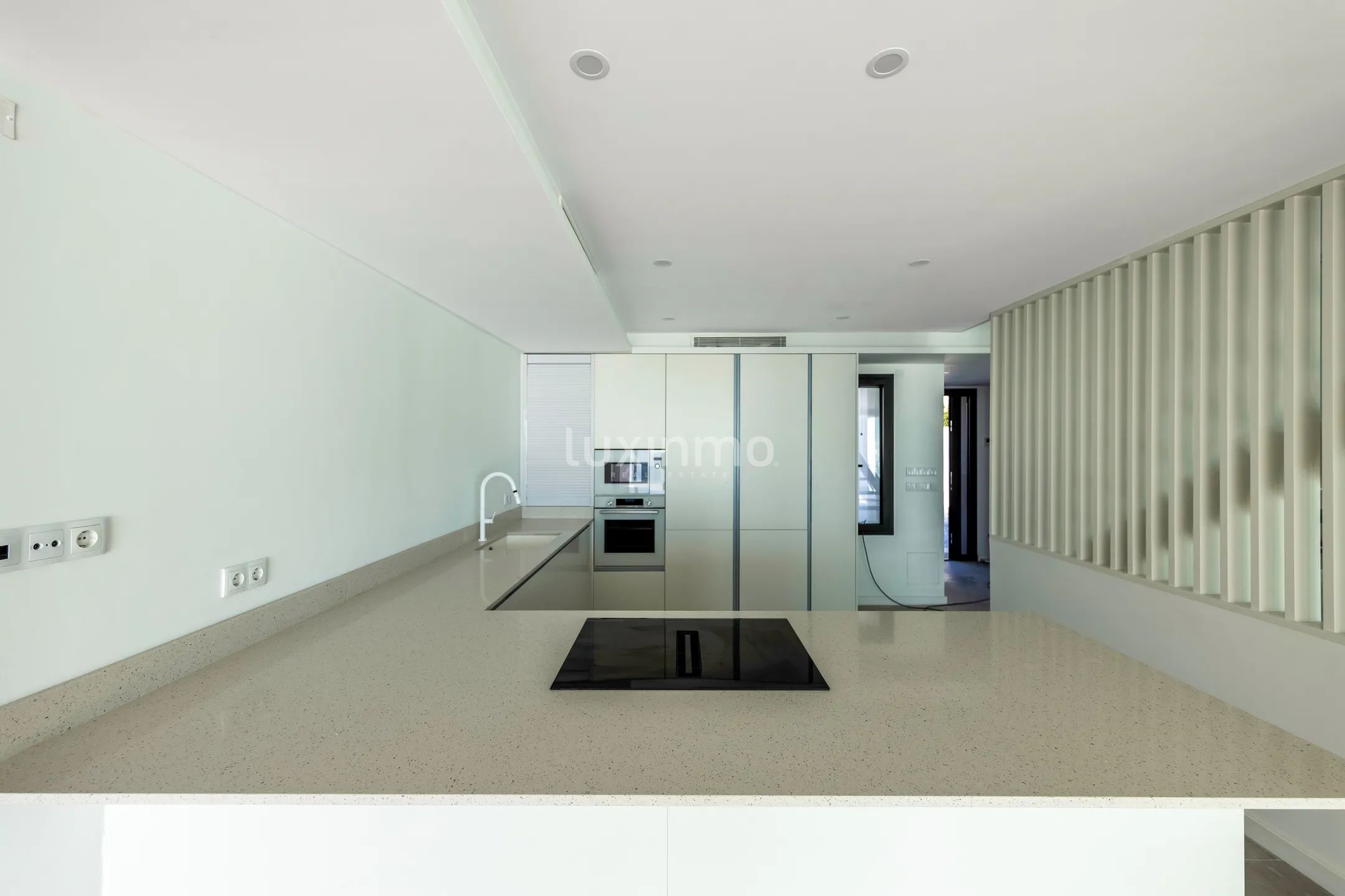 Новая вилла с 5 спальнями на первой линии пляжа в Эль-Кампельо — photo 21