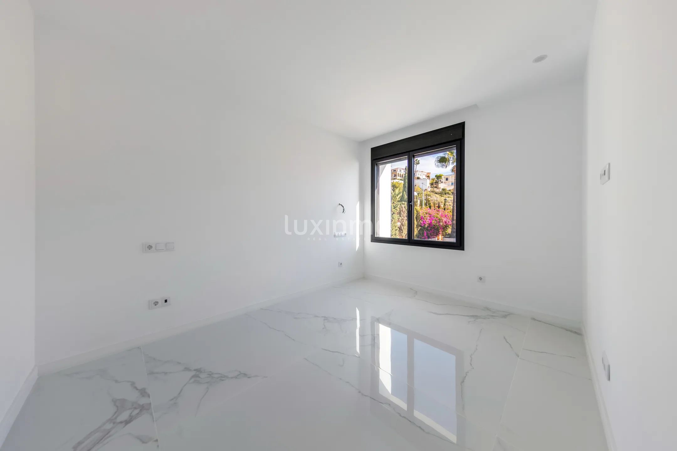 Новая вилла с 5 спальнями на первой линии пляжа в Эль-Кампельо — photo 37