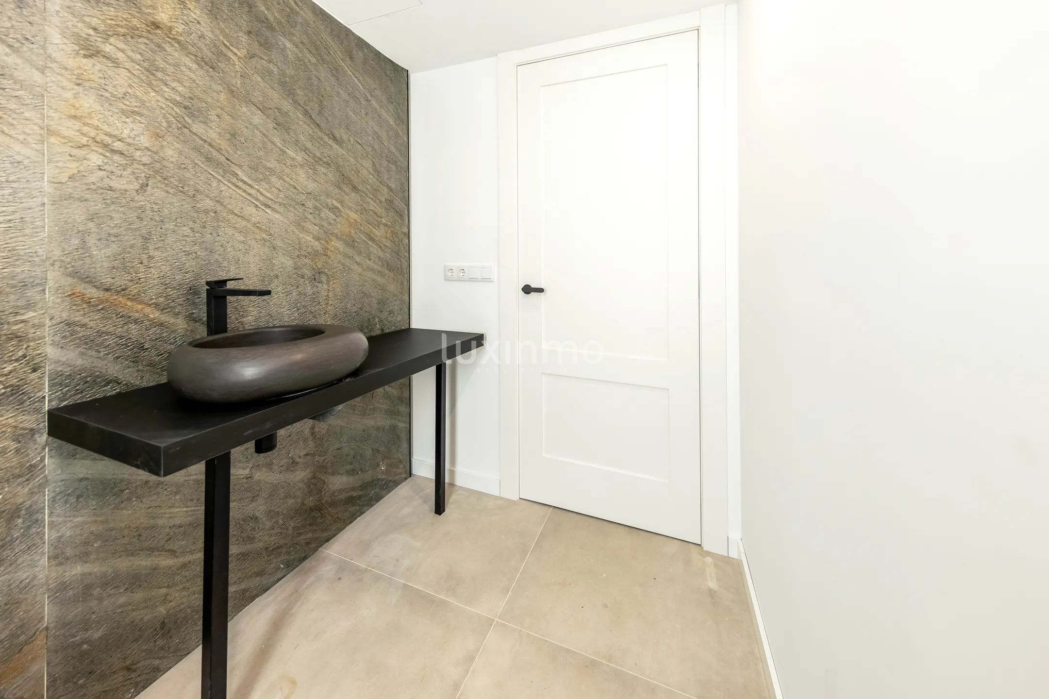 Новая вилла с 5 спальнями на первой линии пляжа в Эль-Кампельо — photo 39