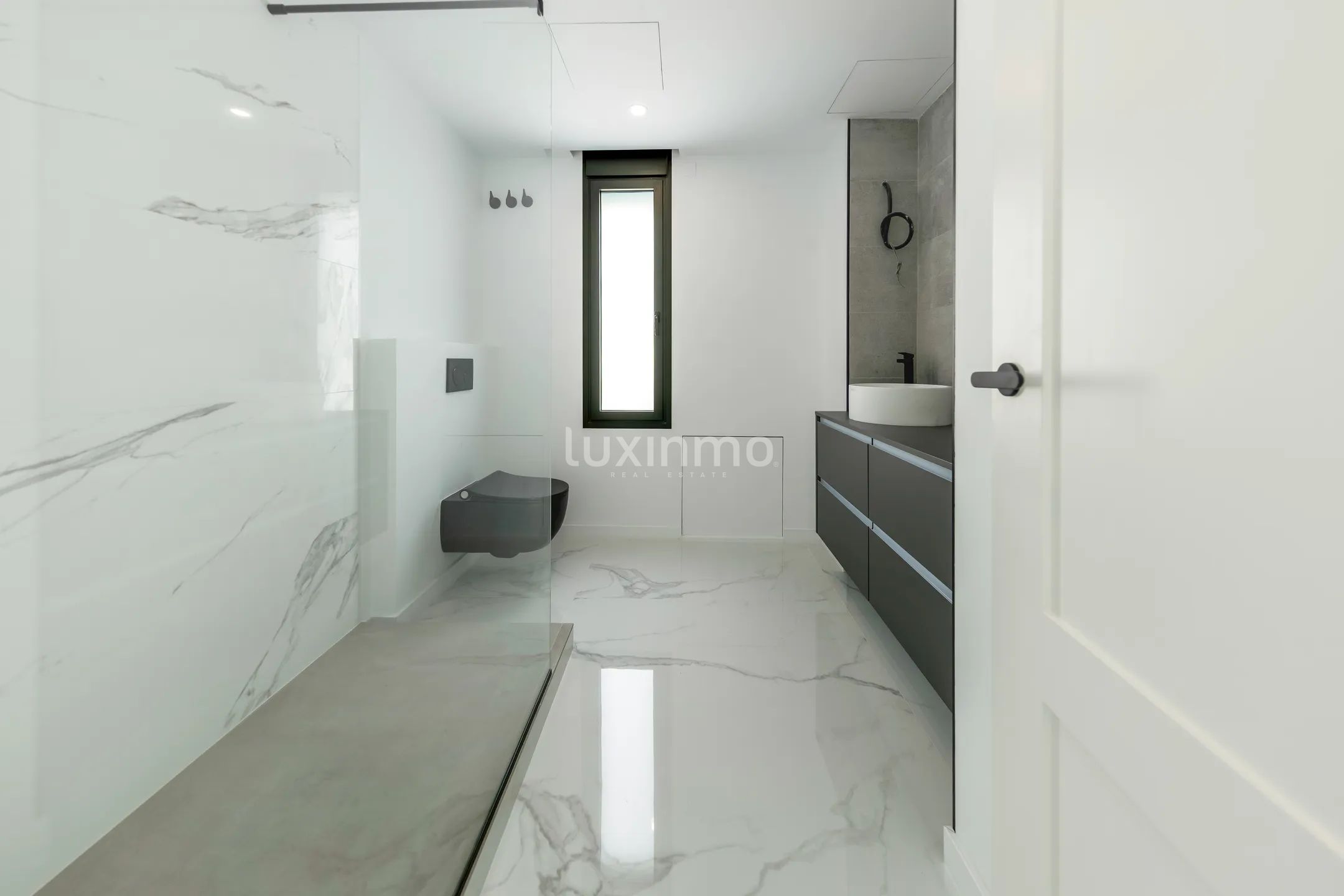 Новая вилла с 5 спальнями на первой линии пляжа в Эль-Кампельо — photo 33