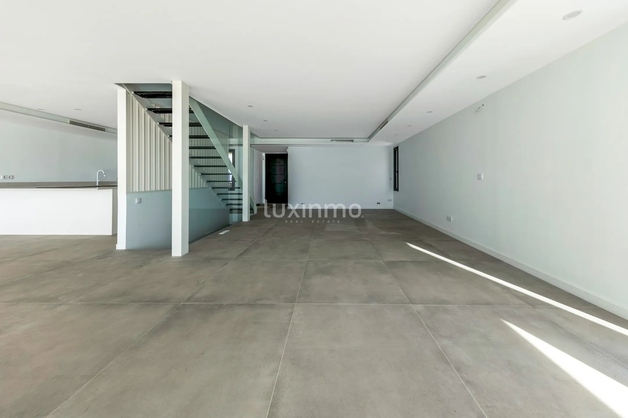 Новая вилла с 5 спальнями на первой линии пляжа в Эль-Кампельо — photo 19