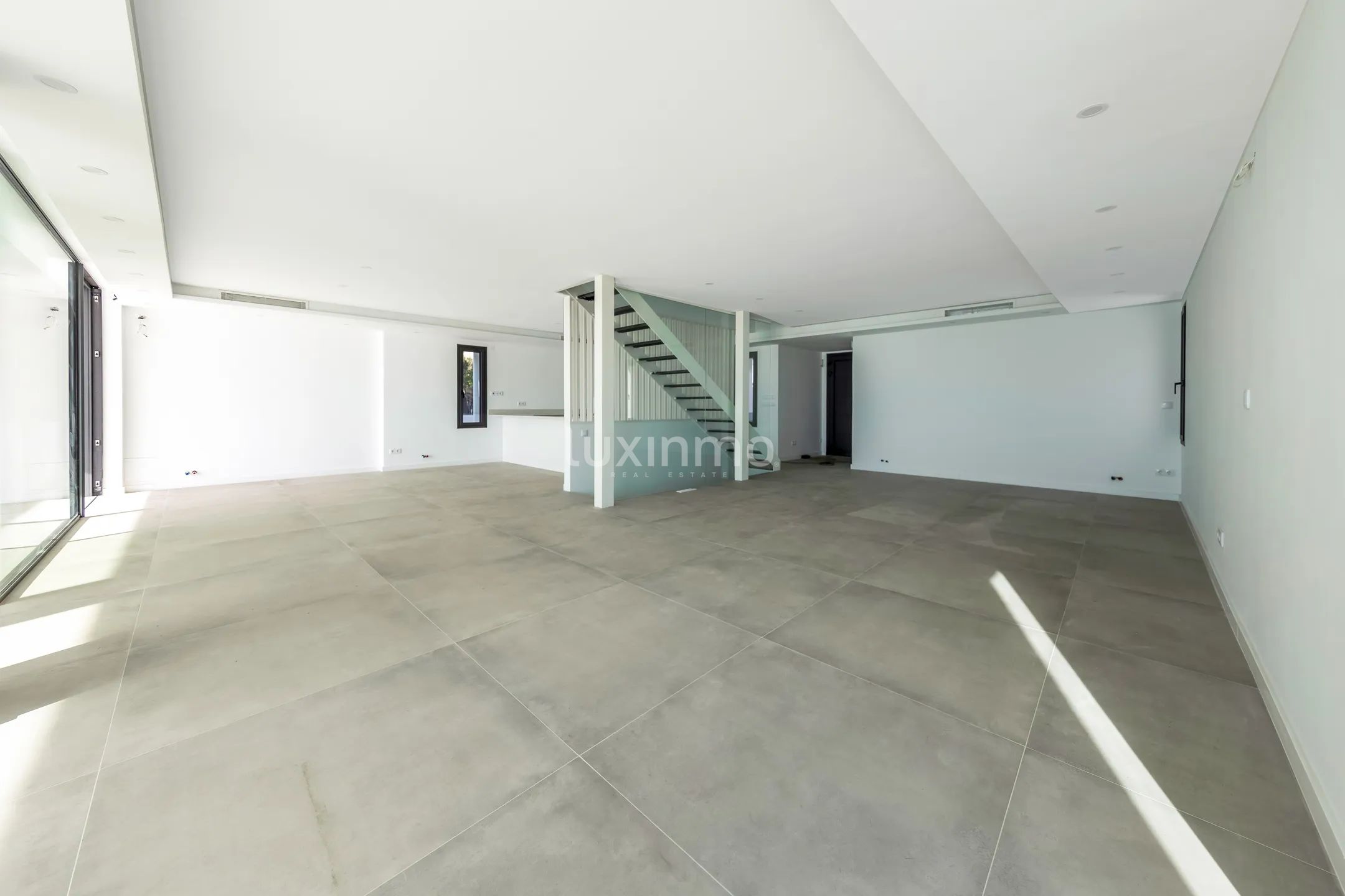 Новая вилла с 5 спальнями на первой линии пляжа в Эль-Кампельо — photo 17