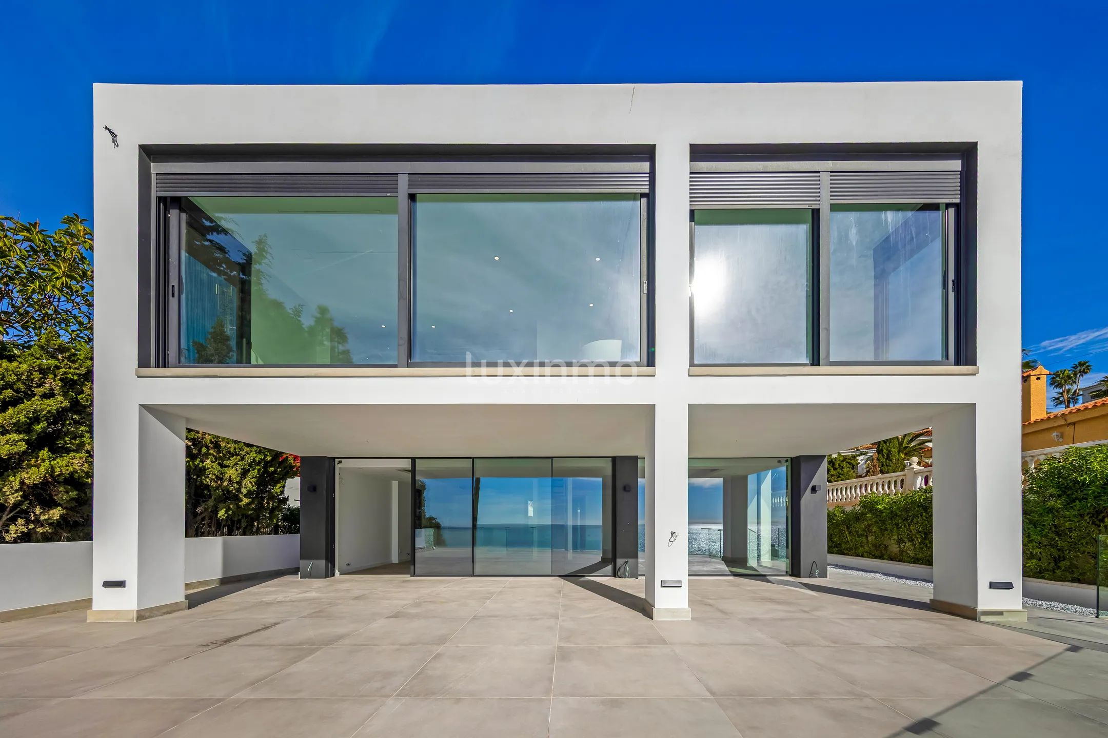 Front line beach villa with 5 bedrooms for sale in El Campello — photo 3