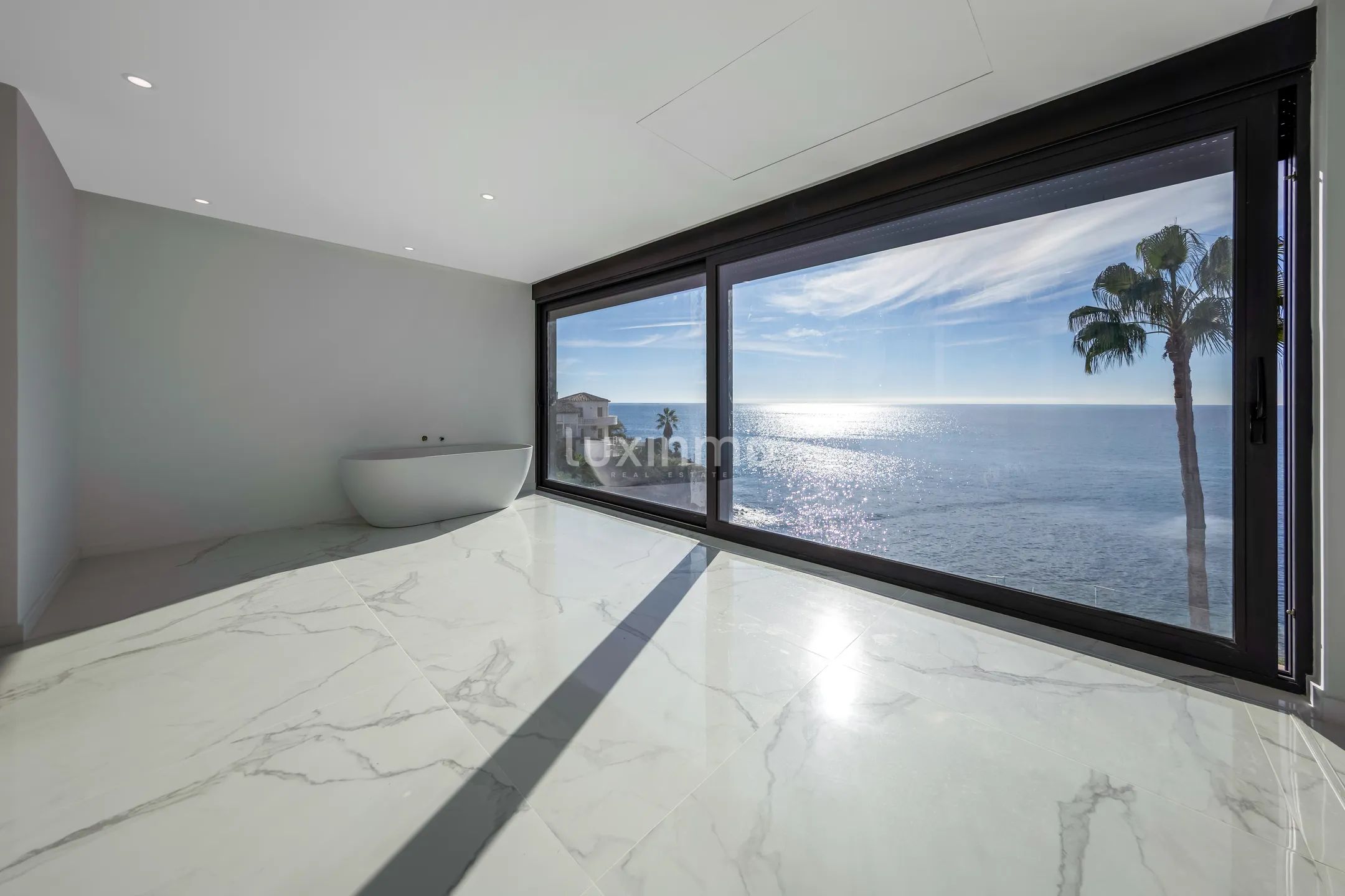 Новая вилла с 5 спальнями на первой линии пляжа в Эль-Кампельо — photo 25