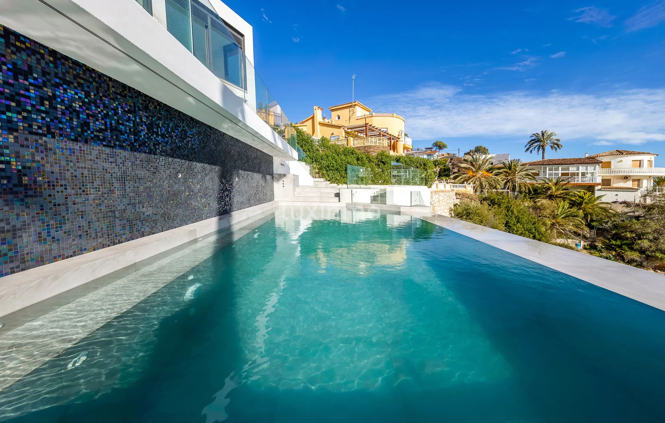 Front line beach villa with 5 bedrooms for sale in El Campello — photo 6