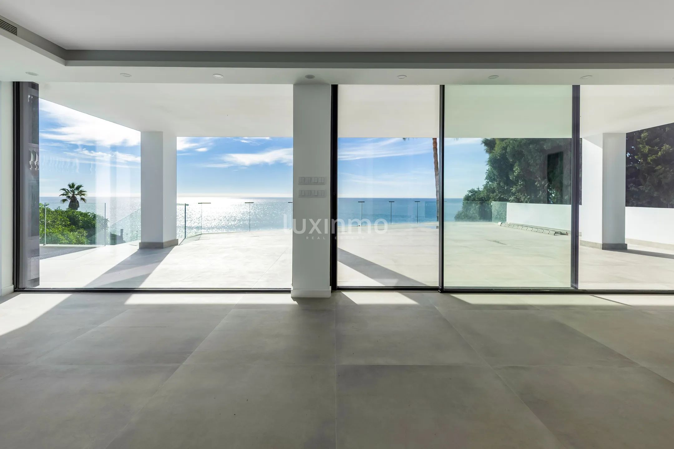 Front line beach villa with 5 bedrooms for sale in El Campello — photo 5