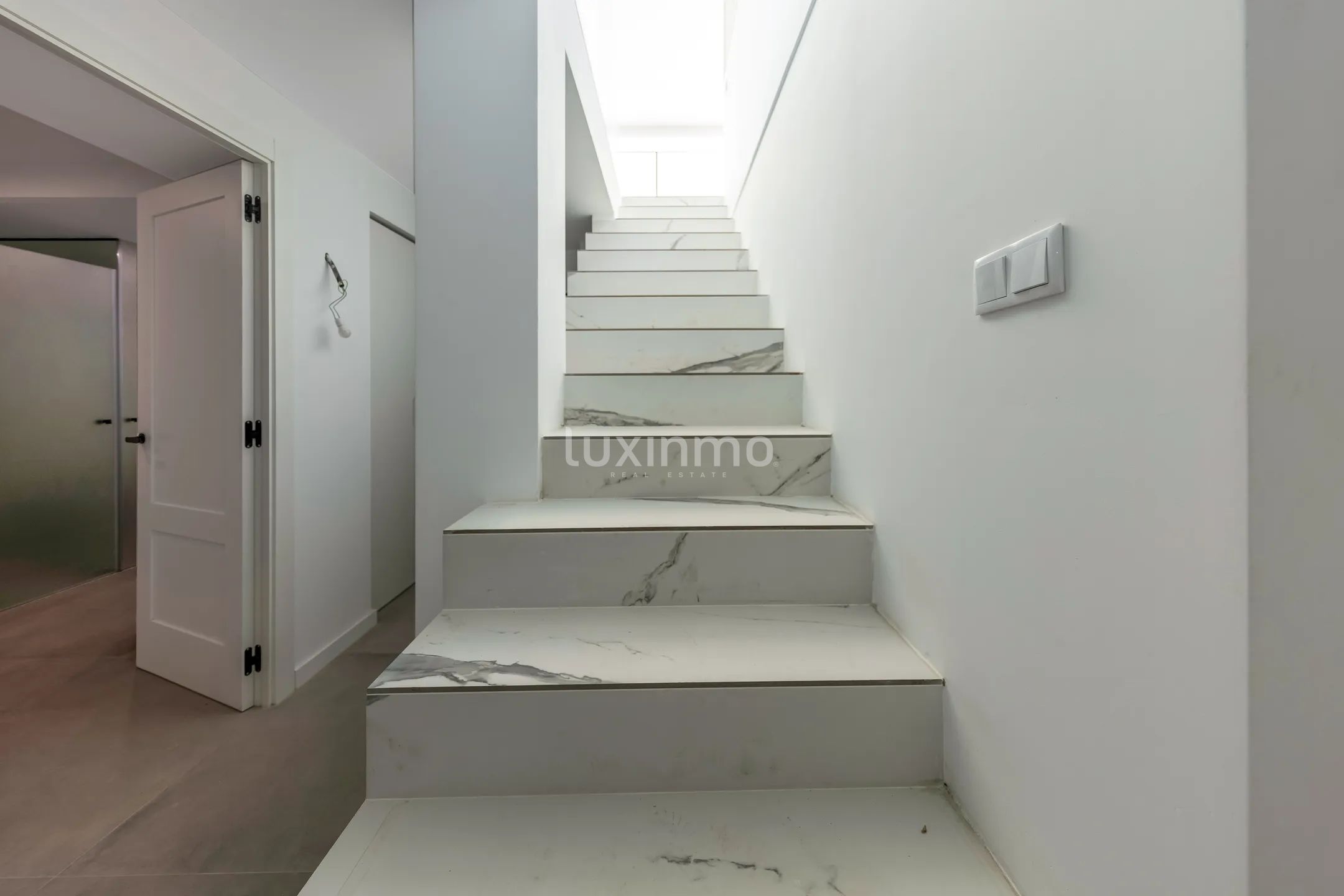 Новая вилла с 5 спальнями на первой линии пляжа в Эль-Кампельо — photo 34