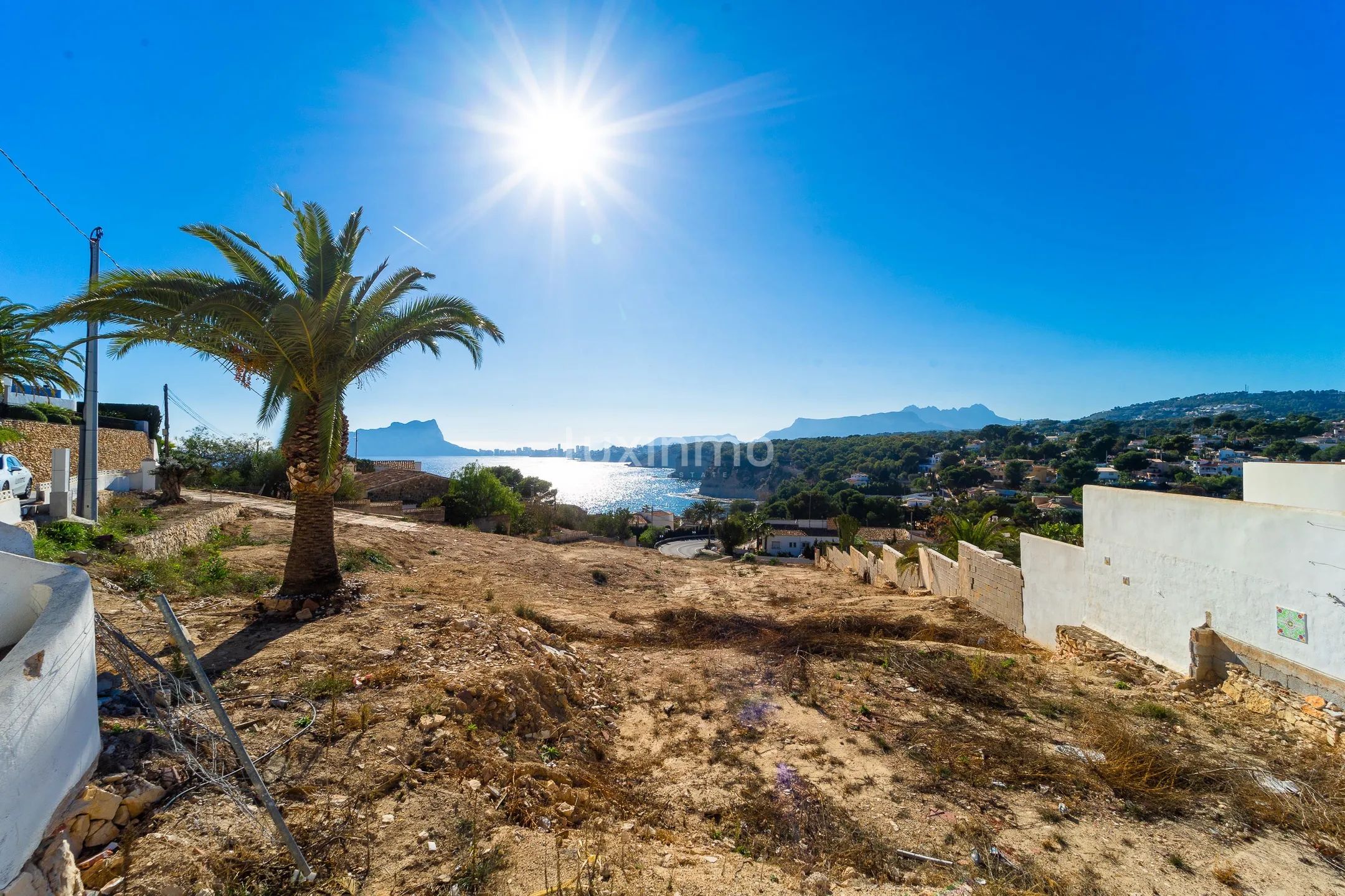 Fantastisk byggbar tomt med havsutsikt i Moraira